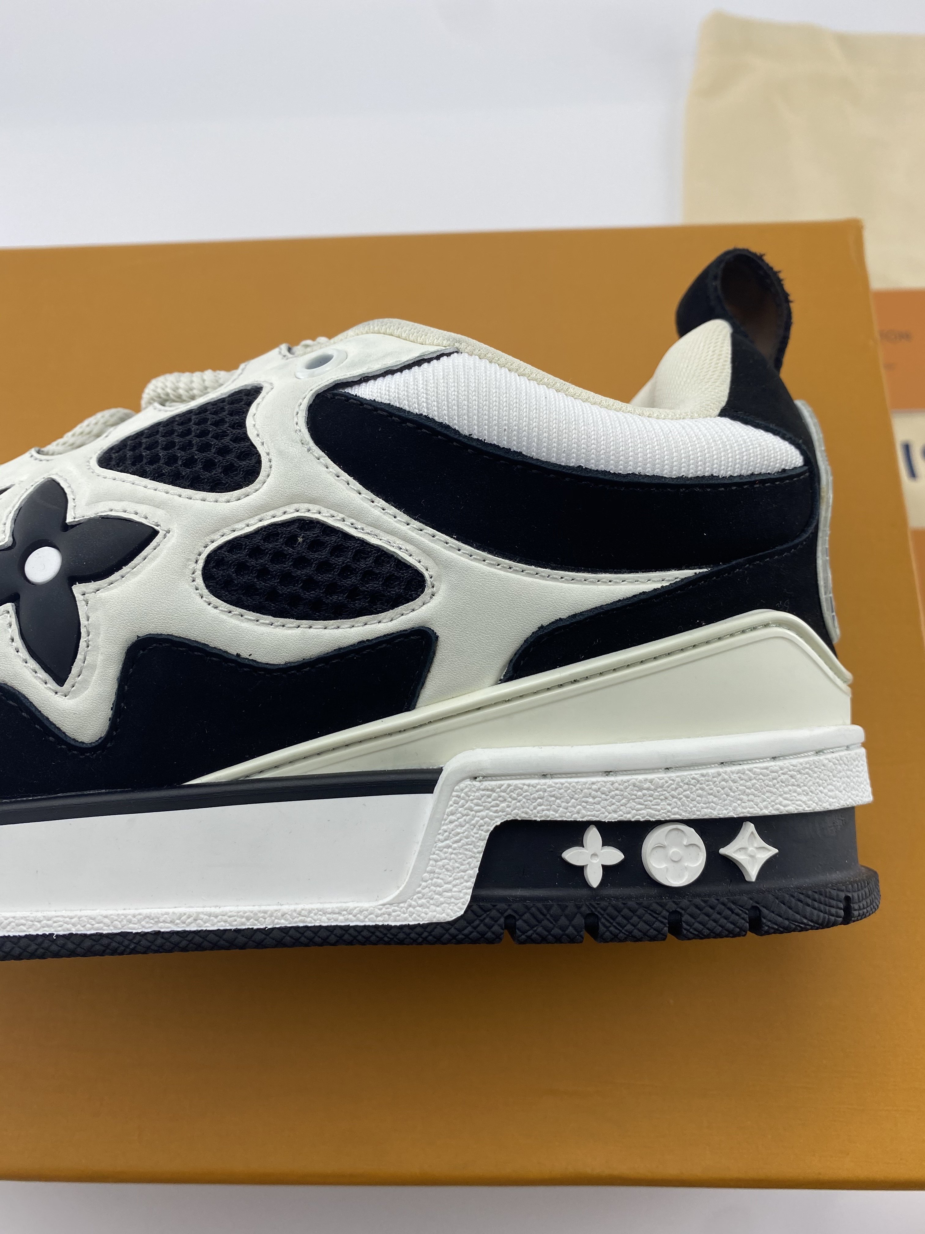 LV sneaker 2023113001