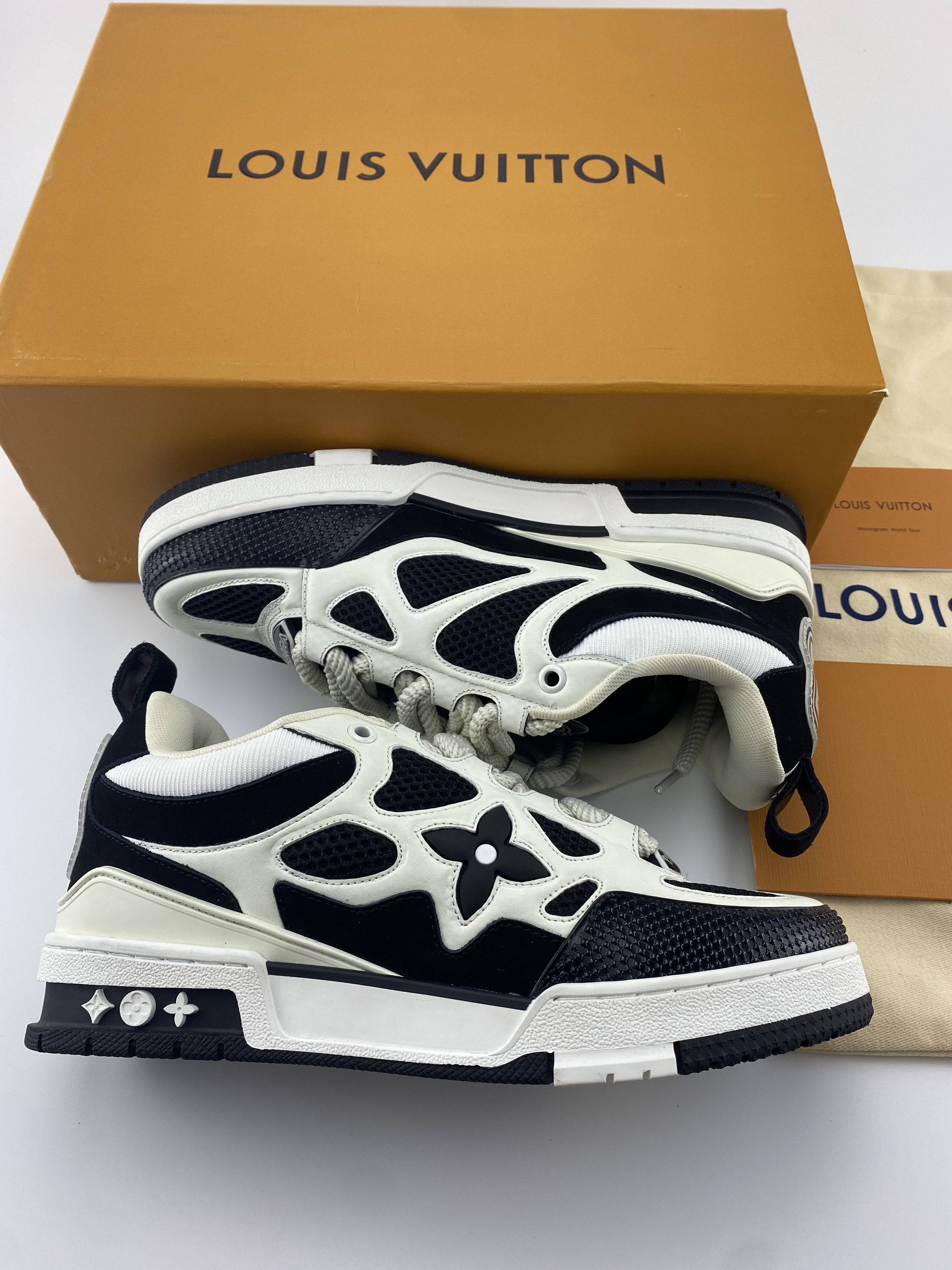 LV sneaker 2023113001