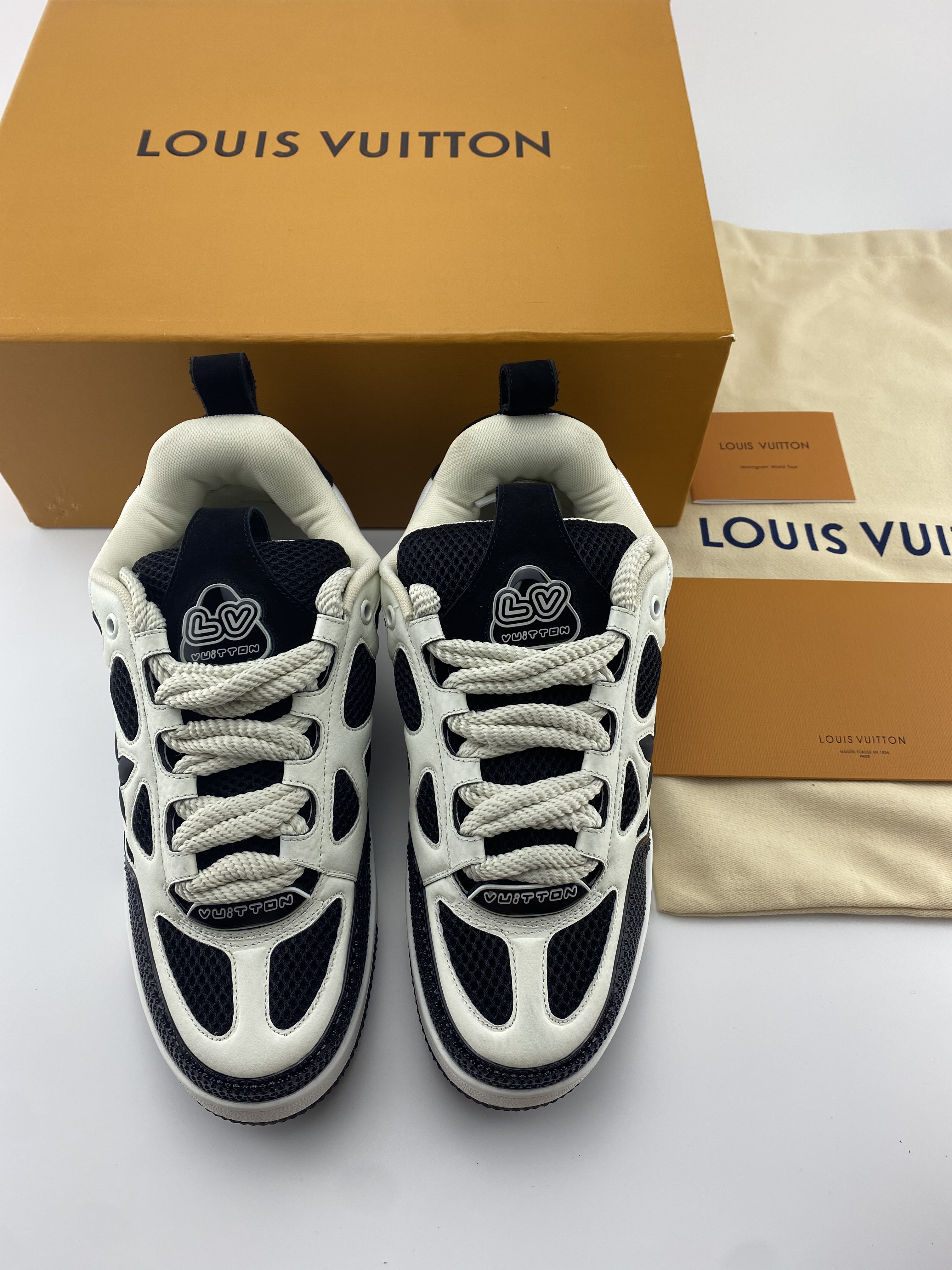 LV sneaker 2023113001
