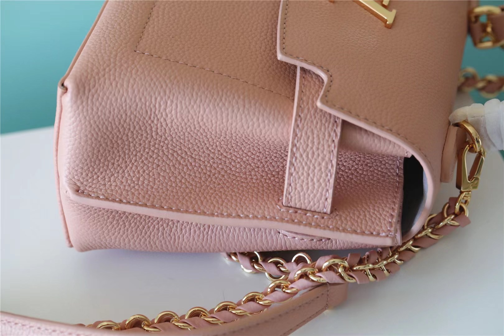 LV LOCKME EVER 23*17*10CM 2023113001