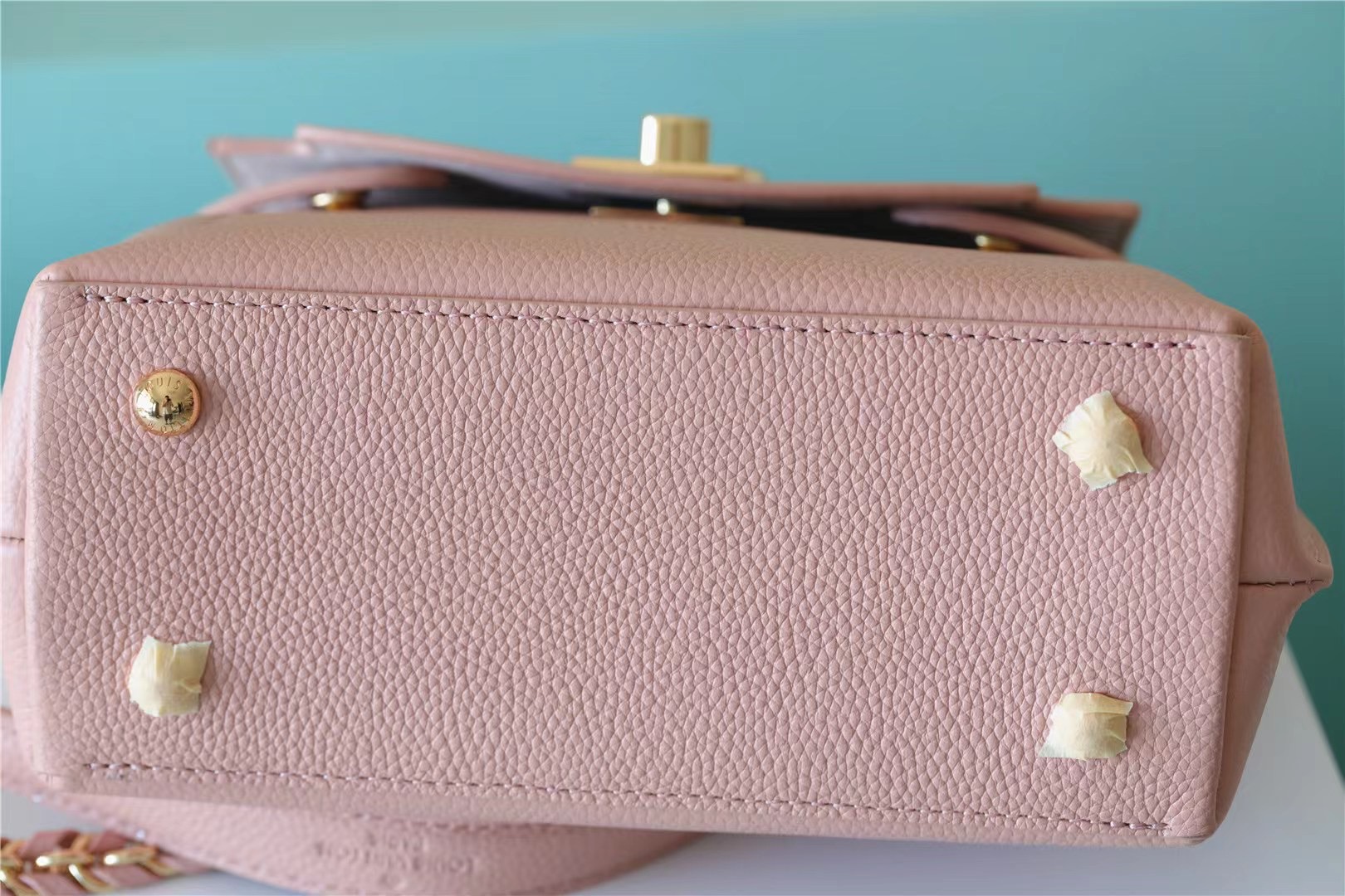 LV LOCKME EVER 23*17*10CM 2023113001