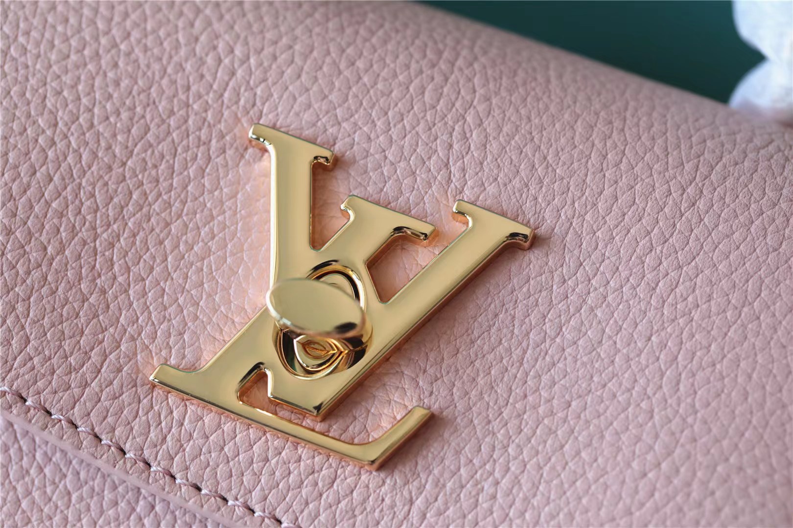 LV LOCKME EVER 23*17*10CM 2023113001