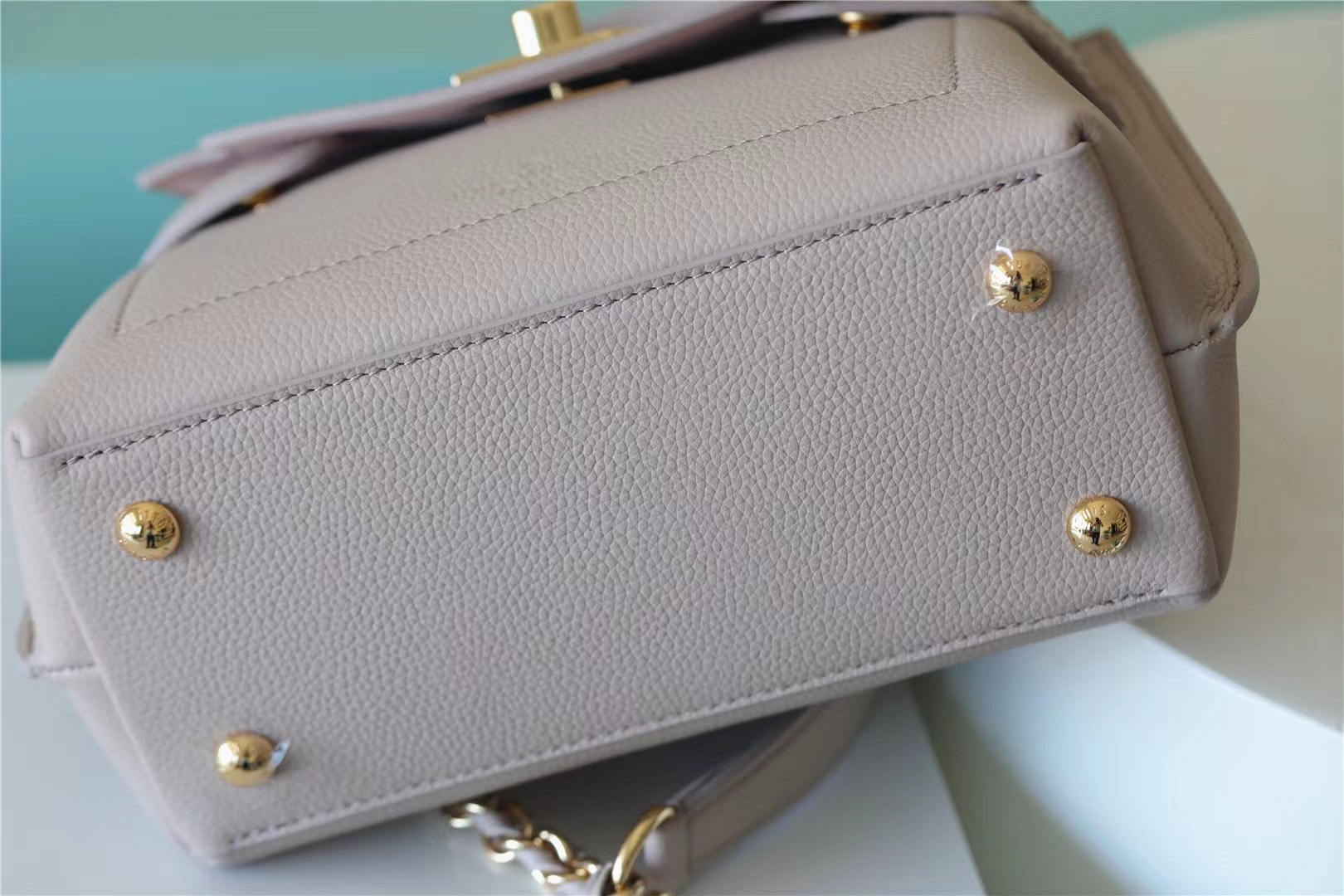 LV LOCKME EVER 23*17*10CM 2023113002