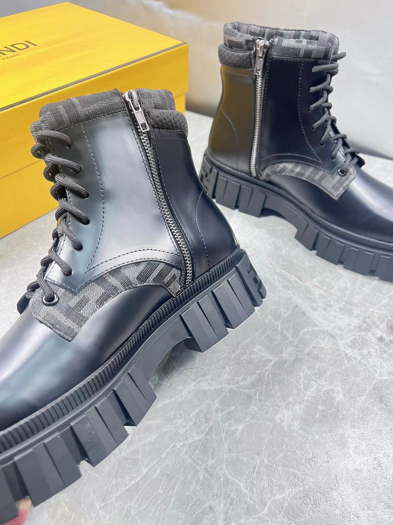 F**di boots both for women and men 2023120106