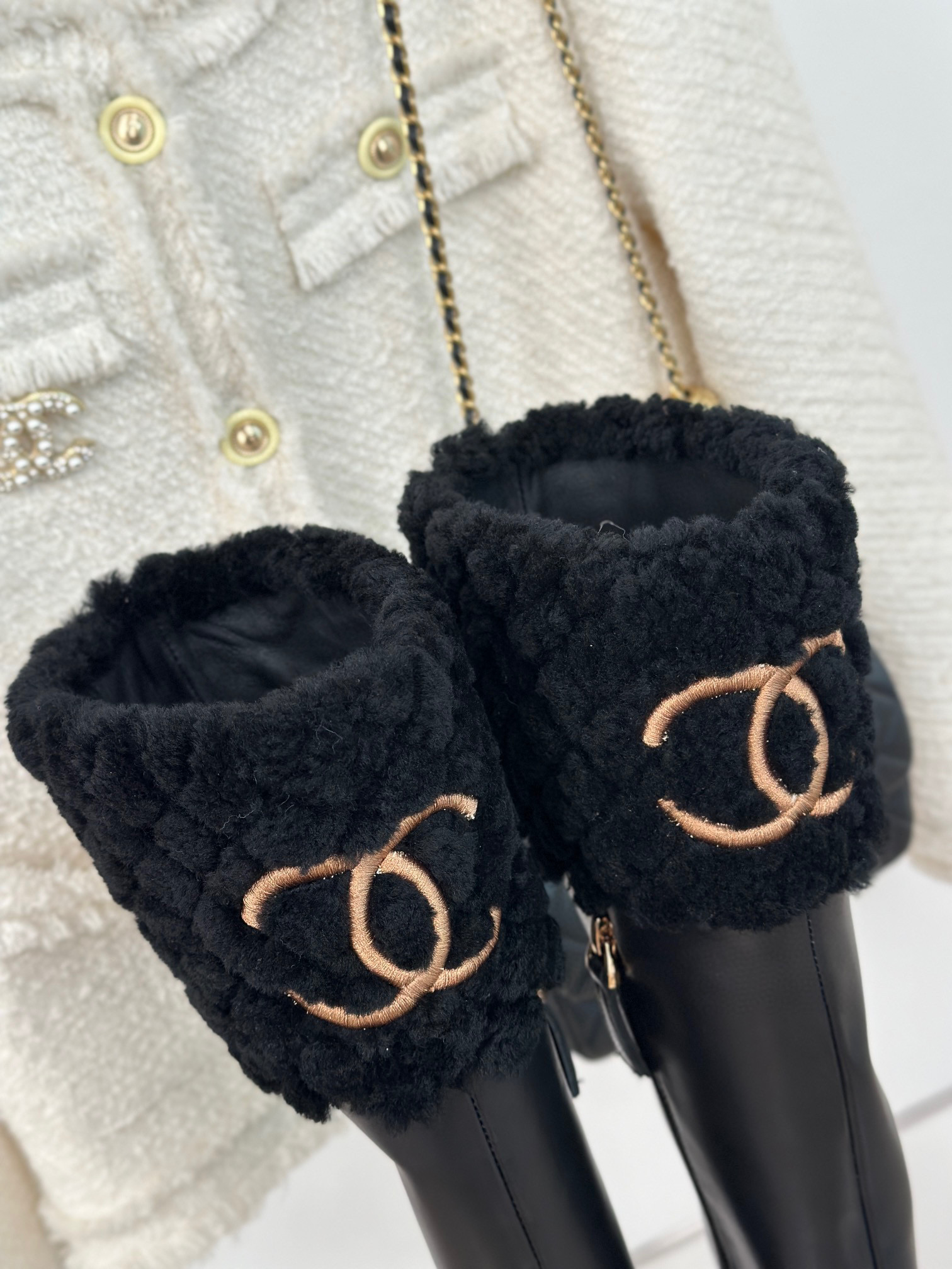 Ch*el boots 2023120107
