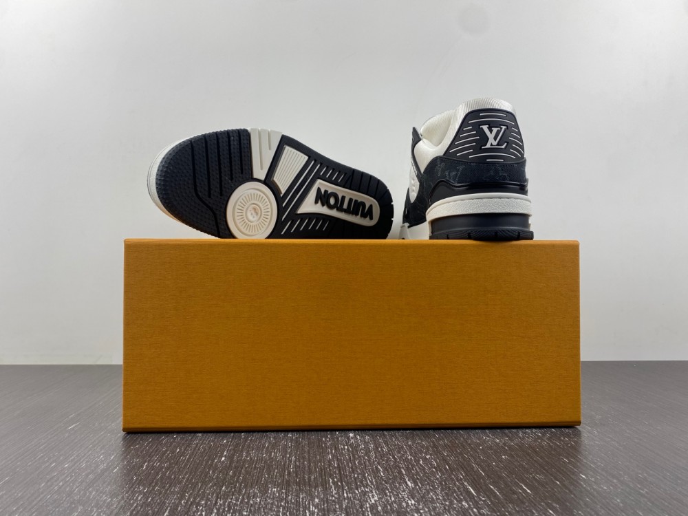 LV sneaker 2023120202