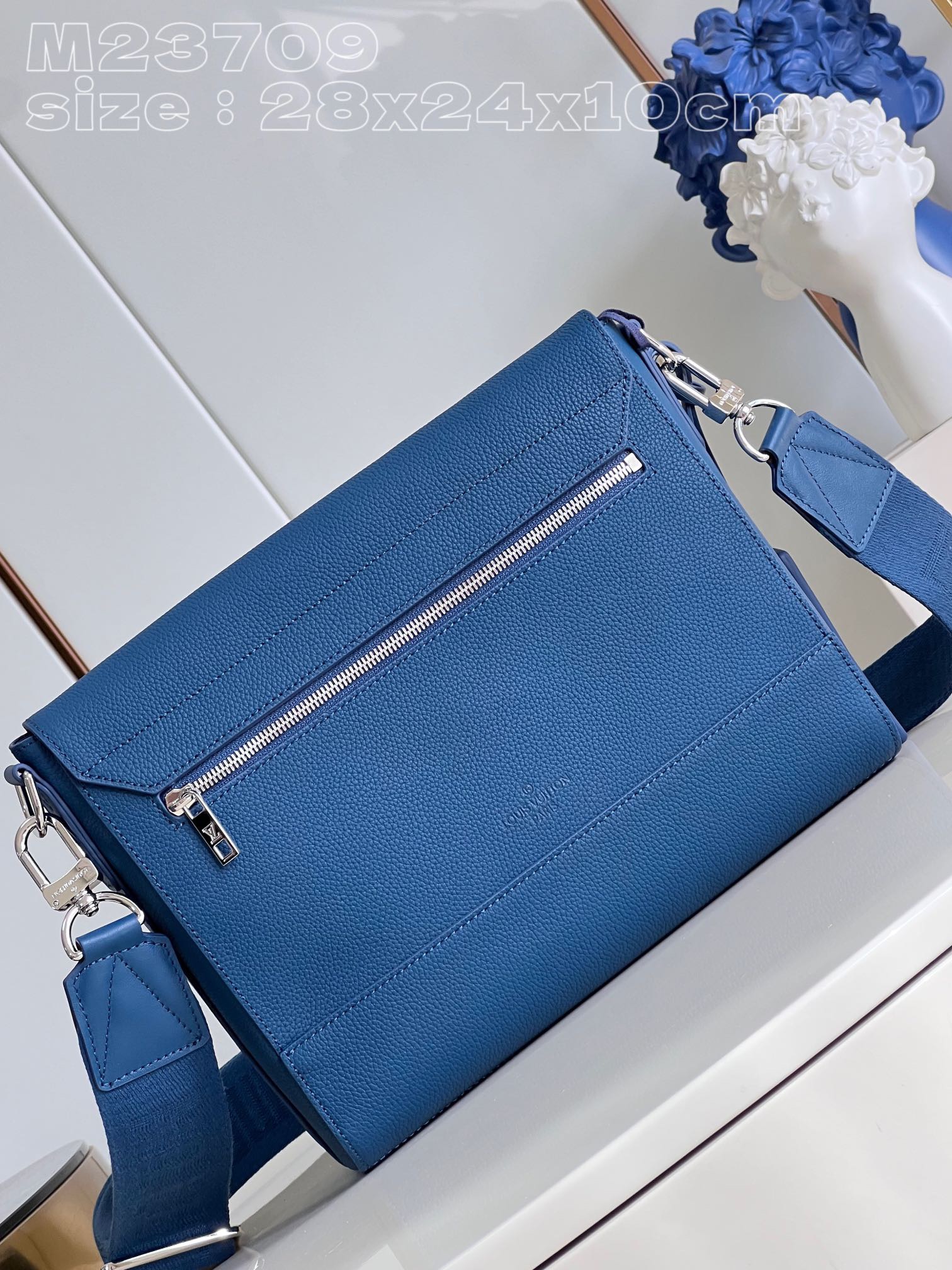 Lv Takeoff Messenger Bag M23709 28x24x10CM 2023120402