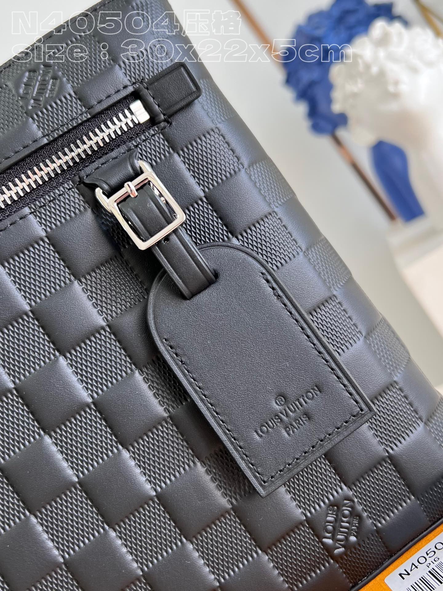 LV Takeoff Pouch N40504  30x22x5CM 2023120407
