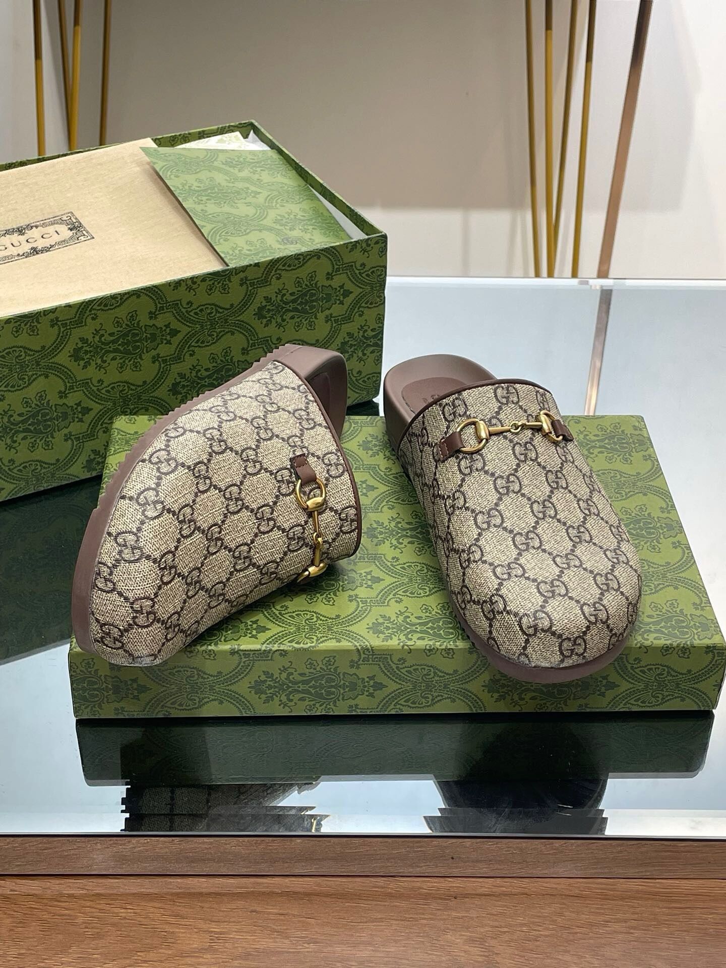 G*u*i sandals 20240102