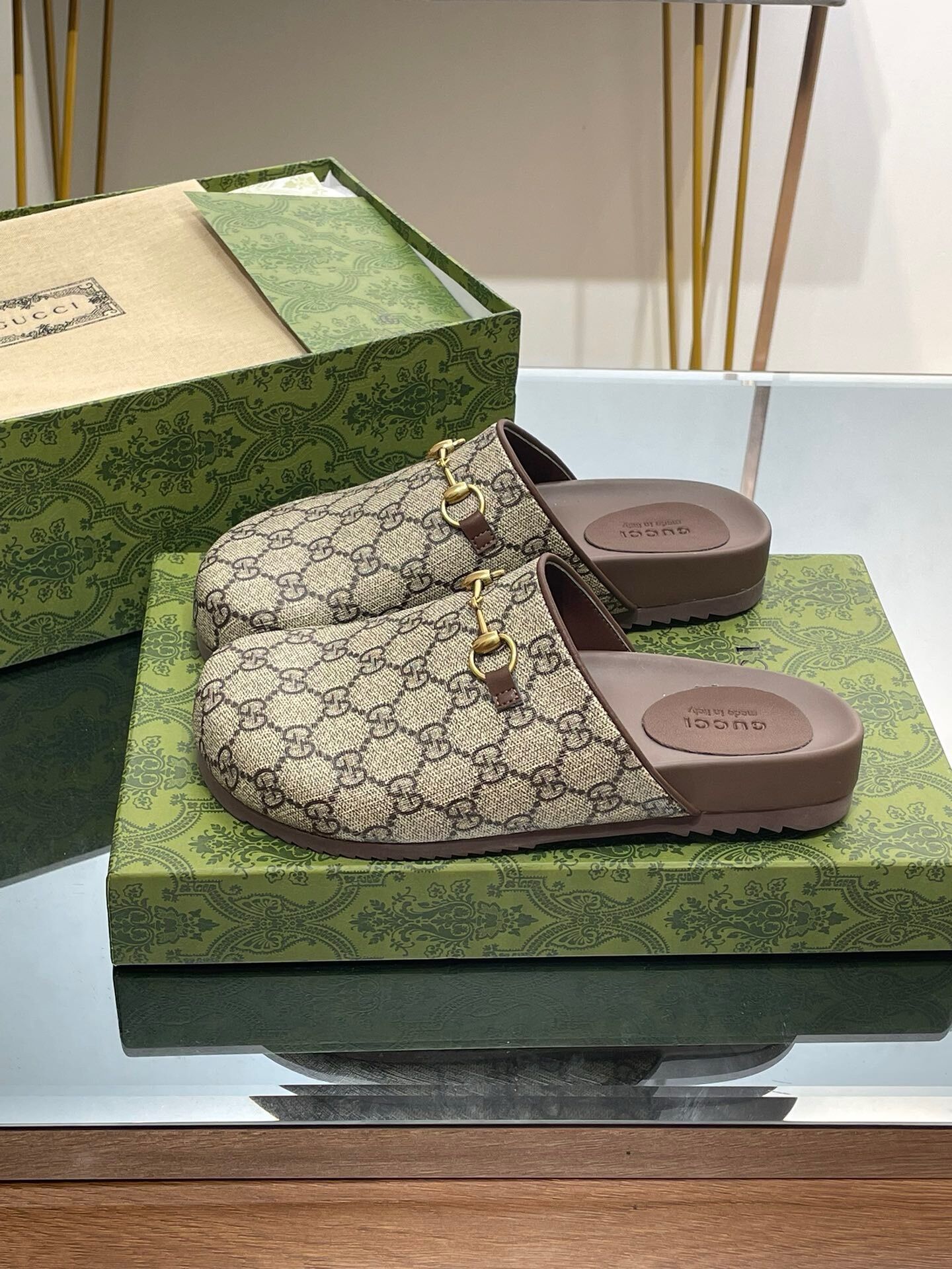 G*u*i sandals 20240102