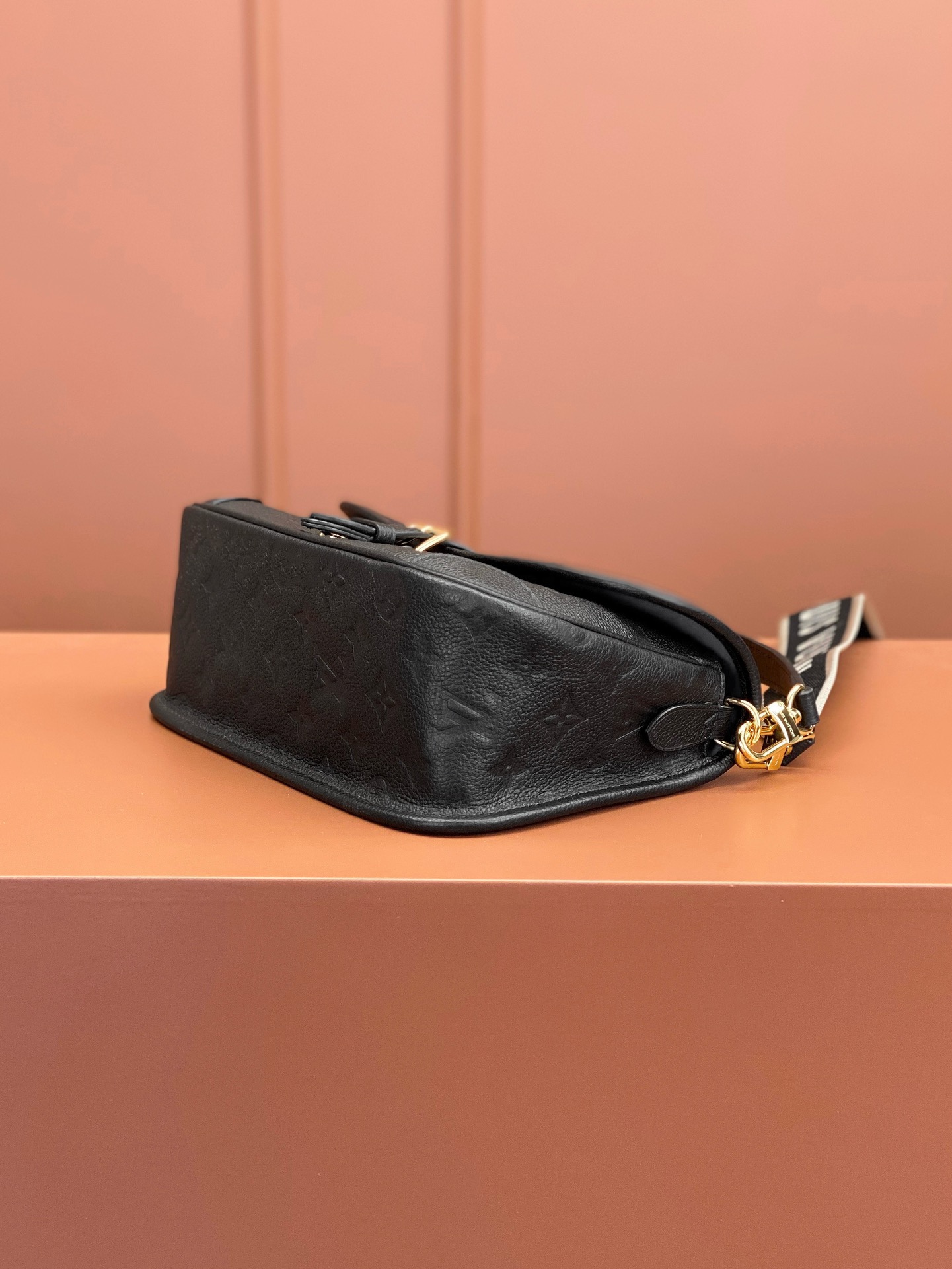 LV DIANE bag 23*16*8.5CM 2024010901