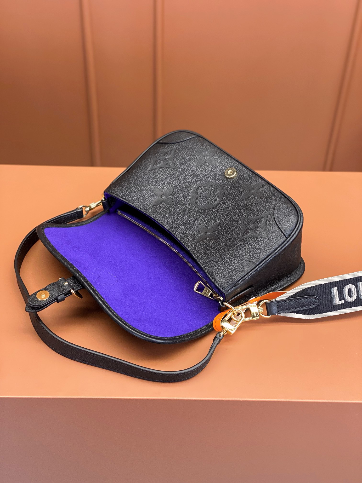 LV DIANE bag 23*16*8.5CM 2024010901