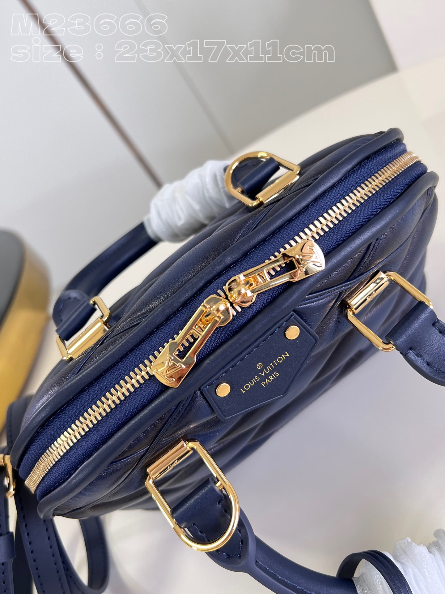 LV Nicolas Ghesquière bag 23.5*17.5*13.5cm 202410904