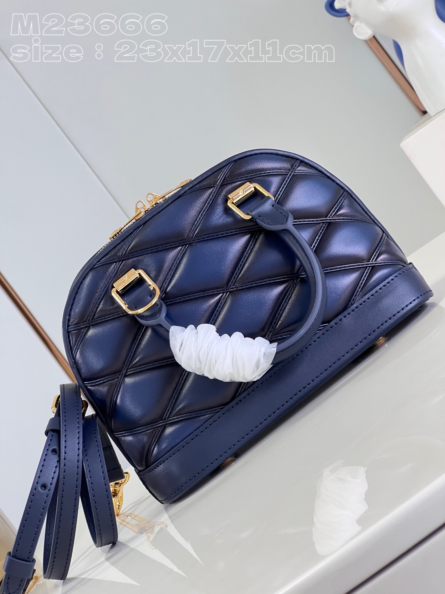 LV Nicolas Ghesquière bag 23.5*17.5*13.5cm 202410904