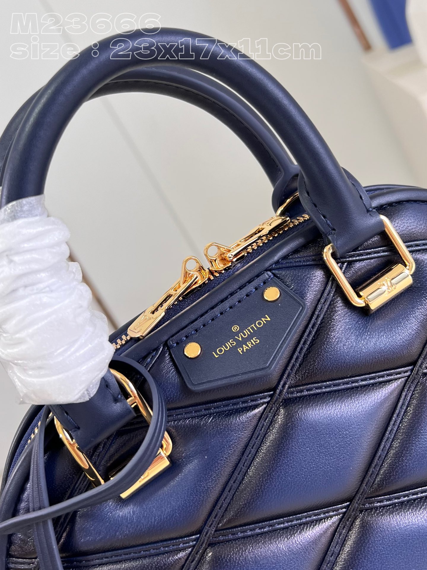 LV Nicolas Ghesquière bag 23.5*17.5*13.5cm 202410904