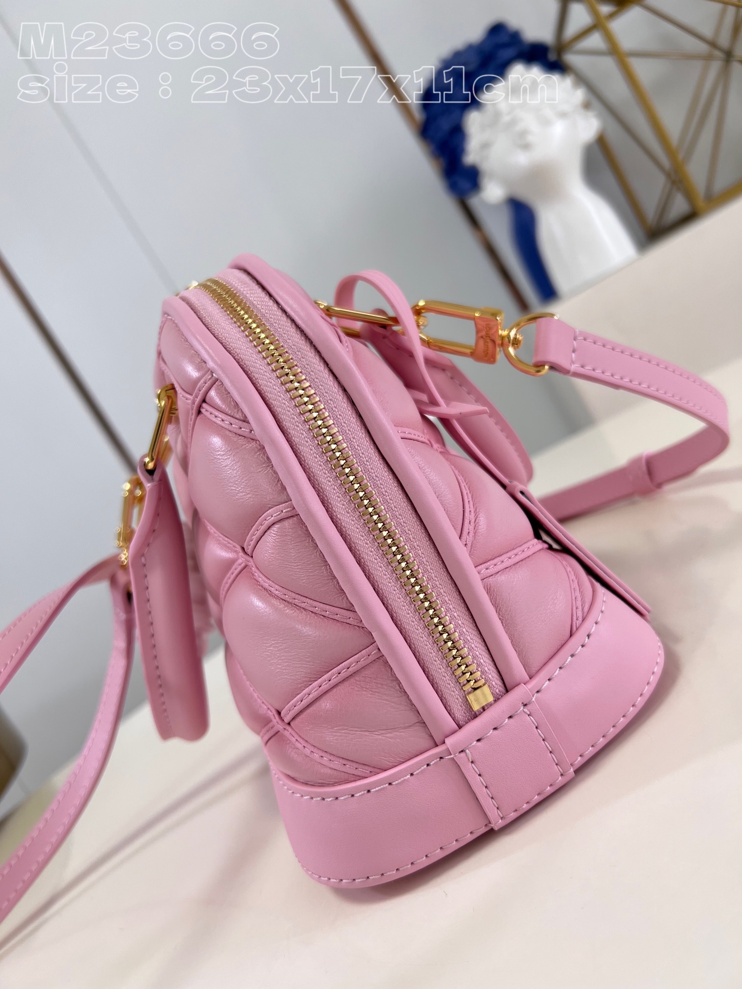 LV Nicolas Ghesquière bag 23.5*17.5*13.5cm 202410905