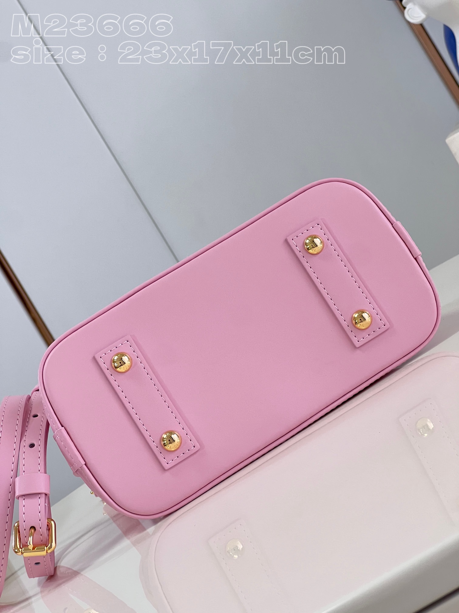 LV Nicolas Ghesquière bag 23.5*17.5*13.5cm 202410905
