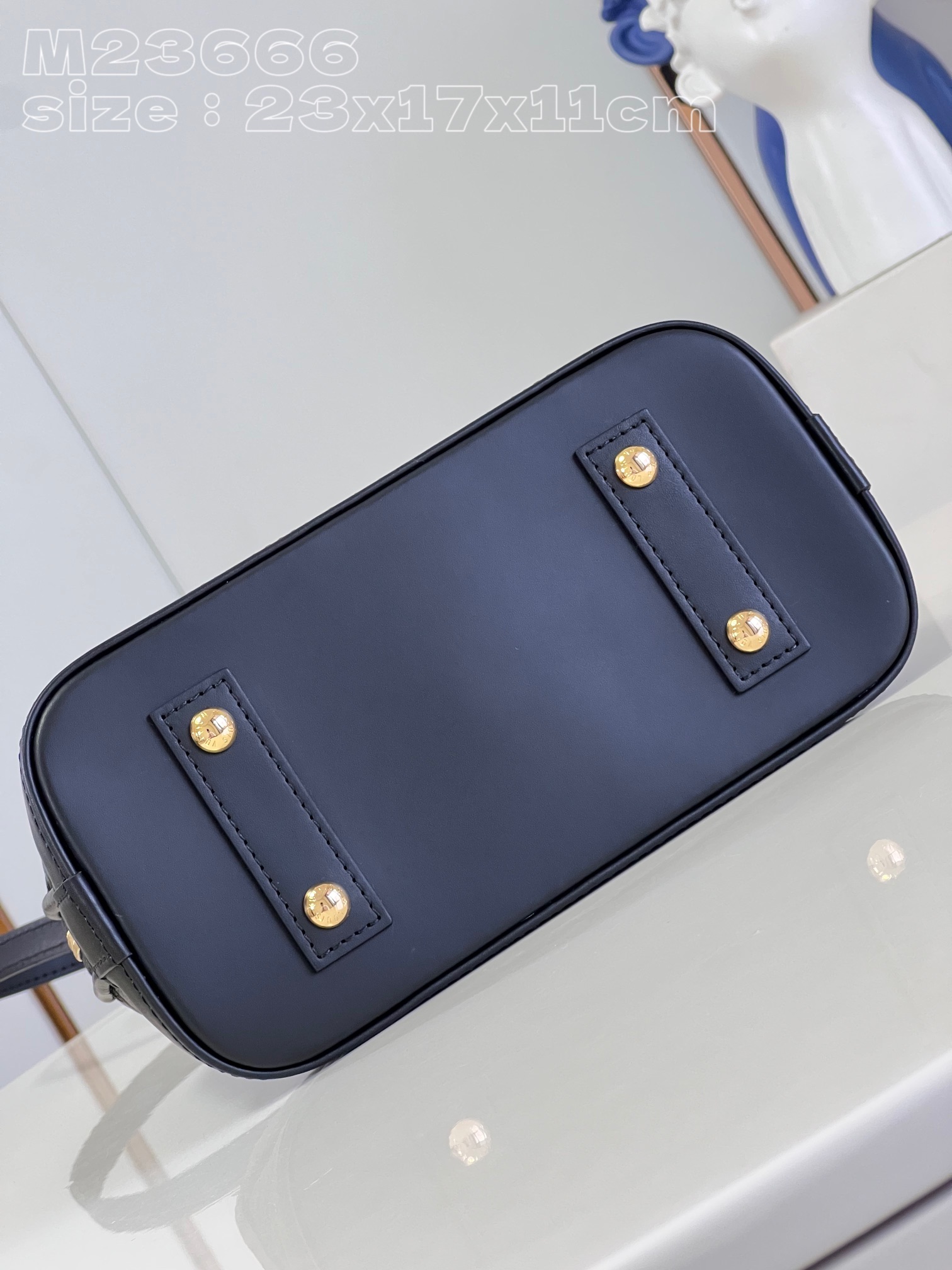 LV Nicolas Ghesquière bag 23.5*17.5*13.5cm 202410906