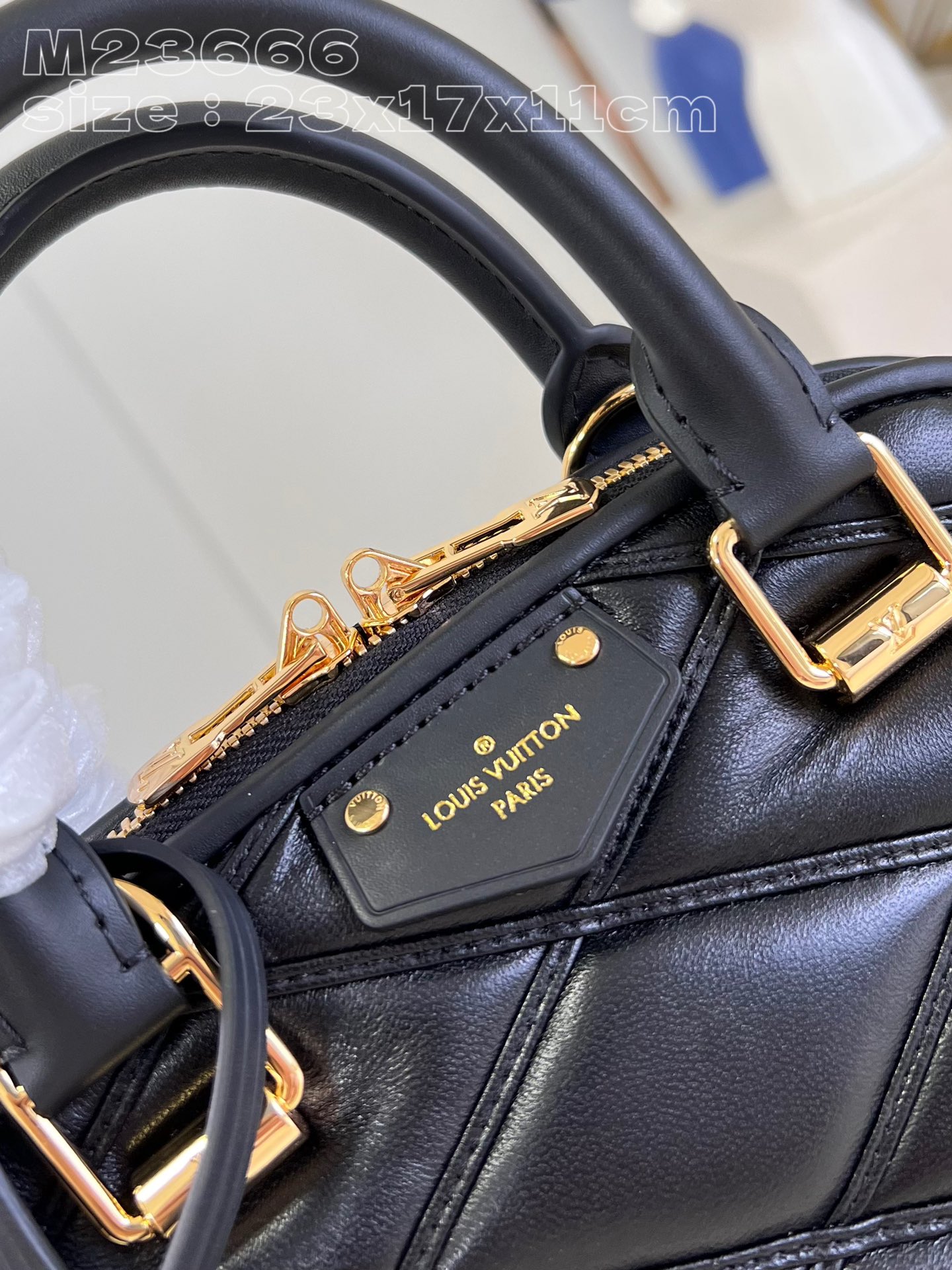 LV Nicolas Ghesquière bag 23.5*17.5*13.5cm 202410906