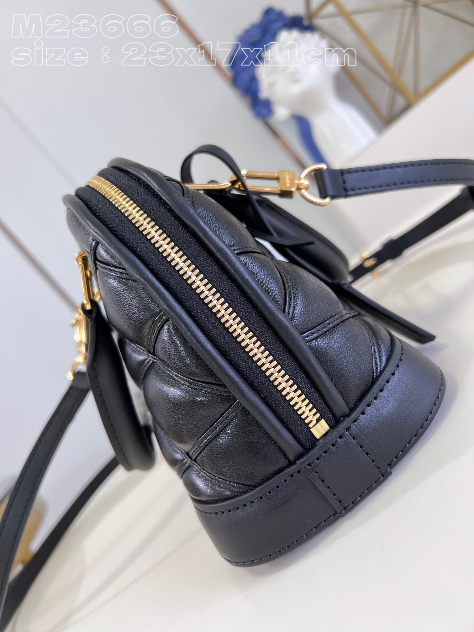 LV Nicolas Ghesquière bag 23.5*17.5*13.5cm 202410906