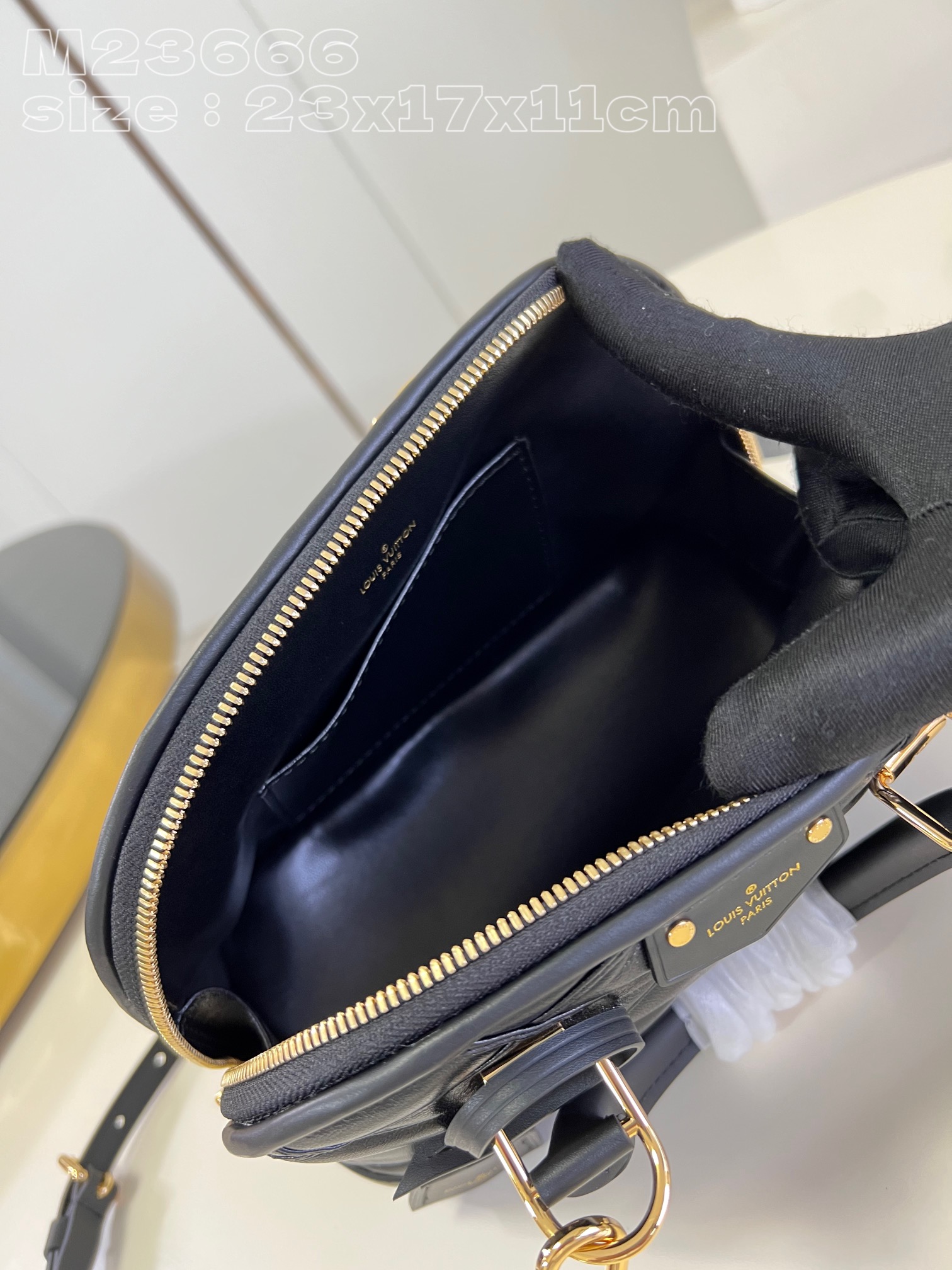 LV Nicolas Ghesquière bag 23.5*17.5*13.5cm 202410906