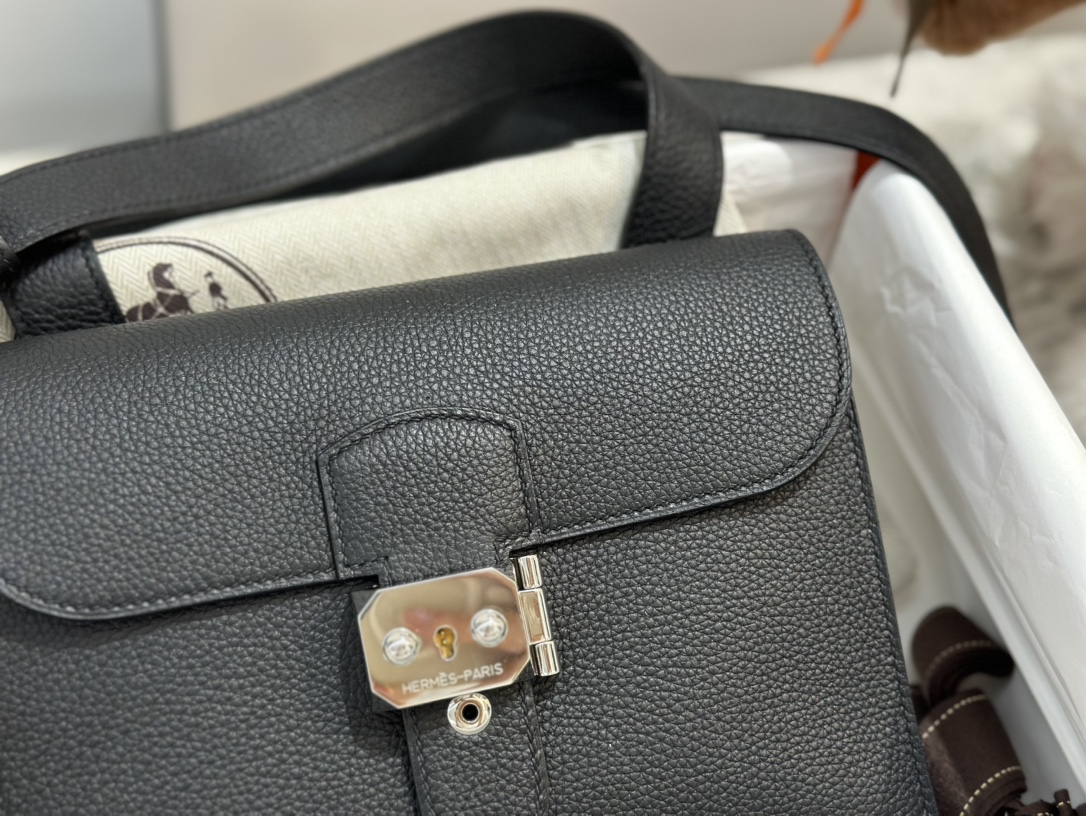 H**mes sac a depeches 21cm 2024010901