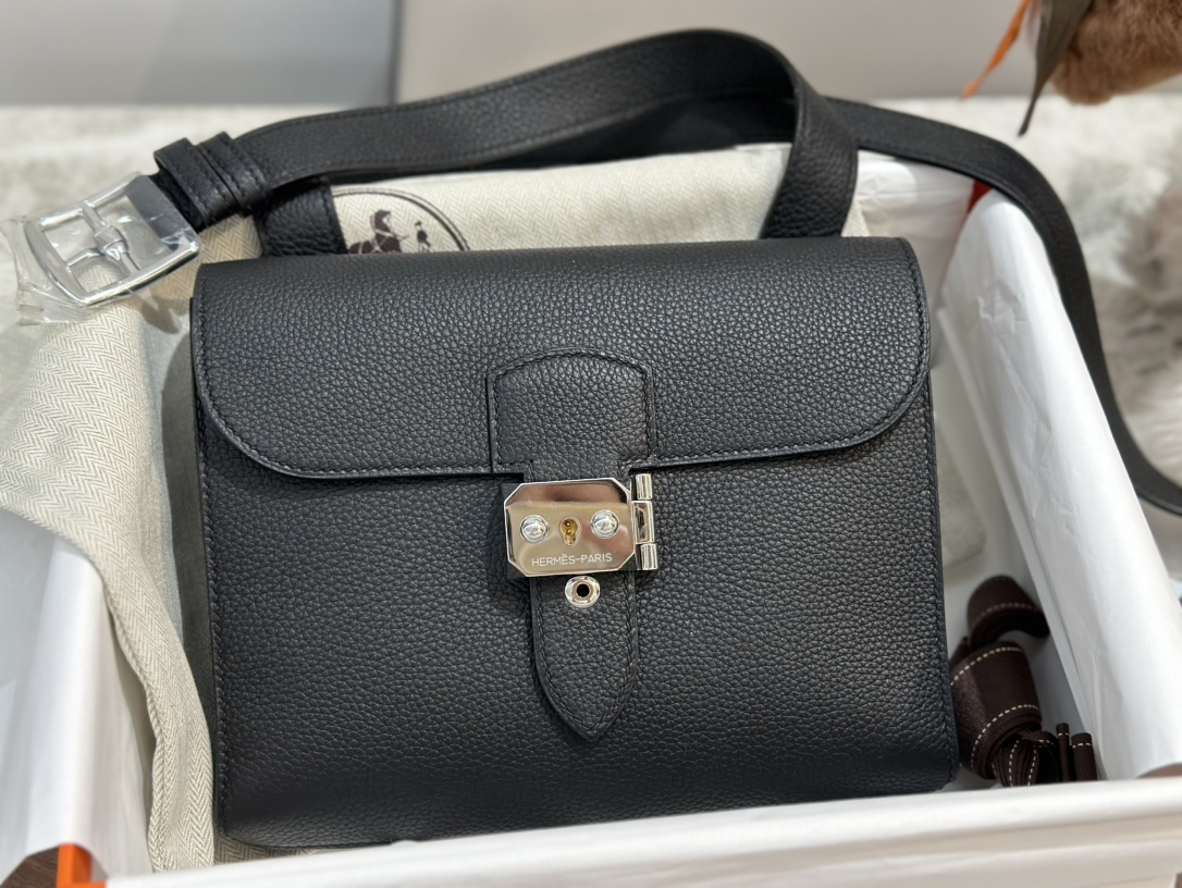 H**mes sac a depeches 21cm 2024010901