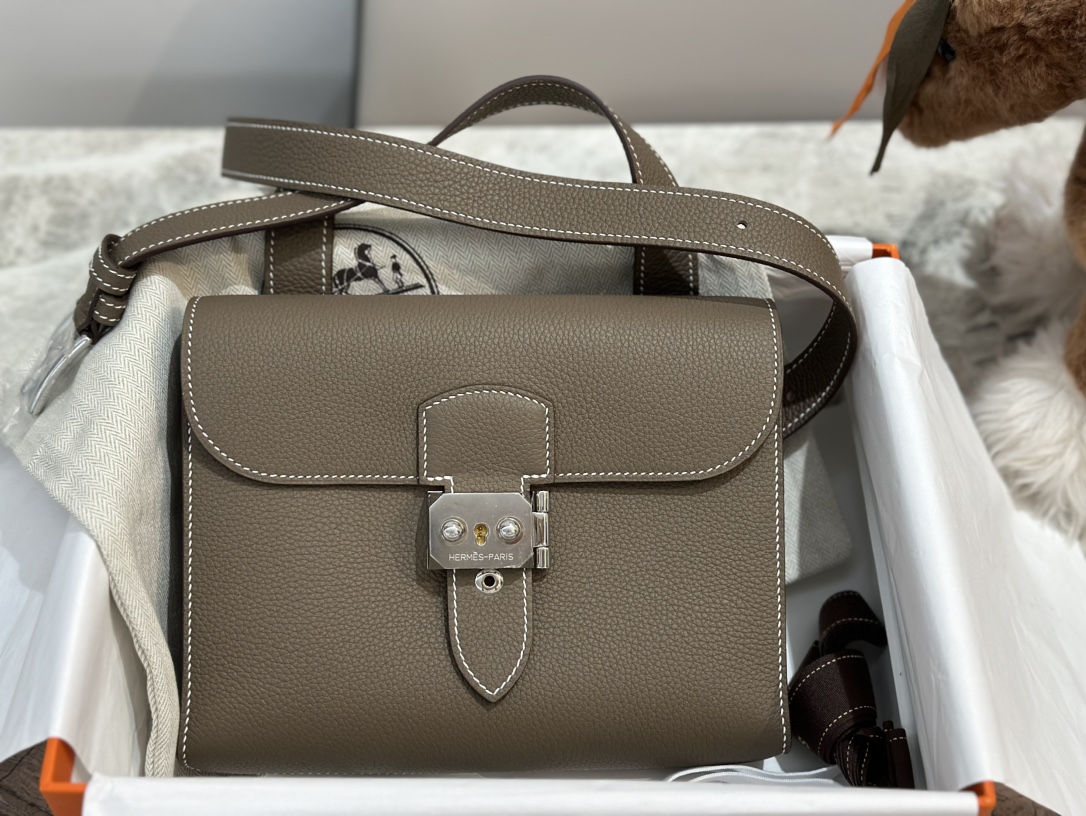 H**mes sac a depeches 21cm 2024010902