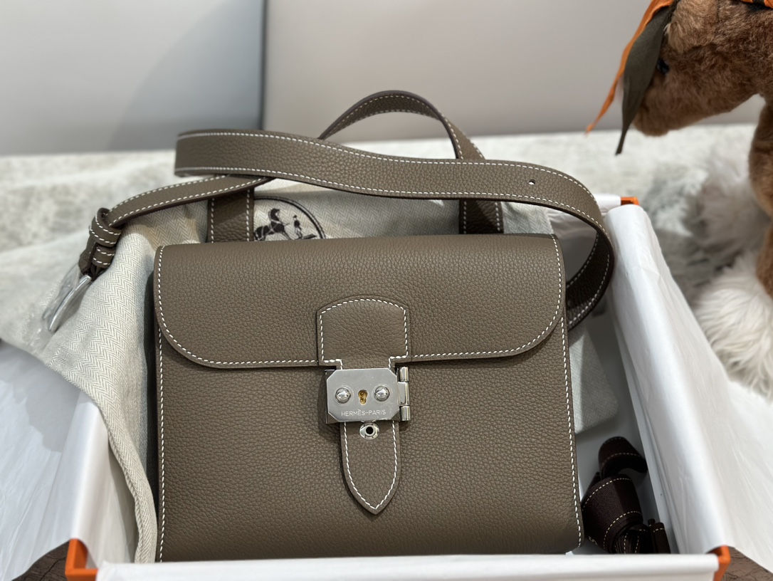 H**mes sac a depeches 21cm 2024010902