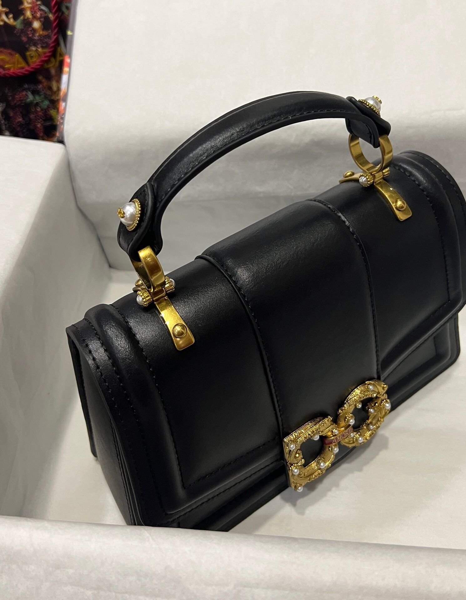 Dolce & Gabbana Amore Shoulder Bag In Black 27CM