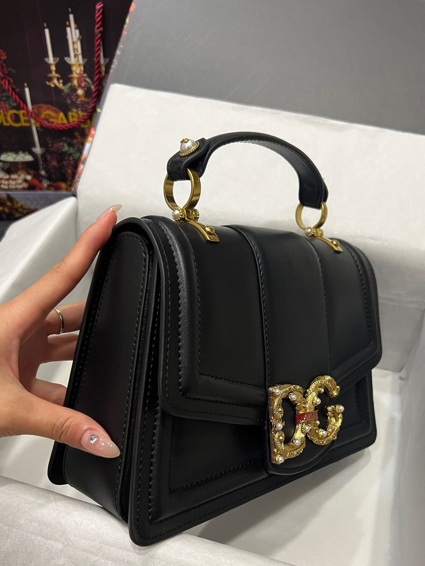 Dolce & Gabbana Amore Shoulder Bag In Black 27CM