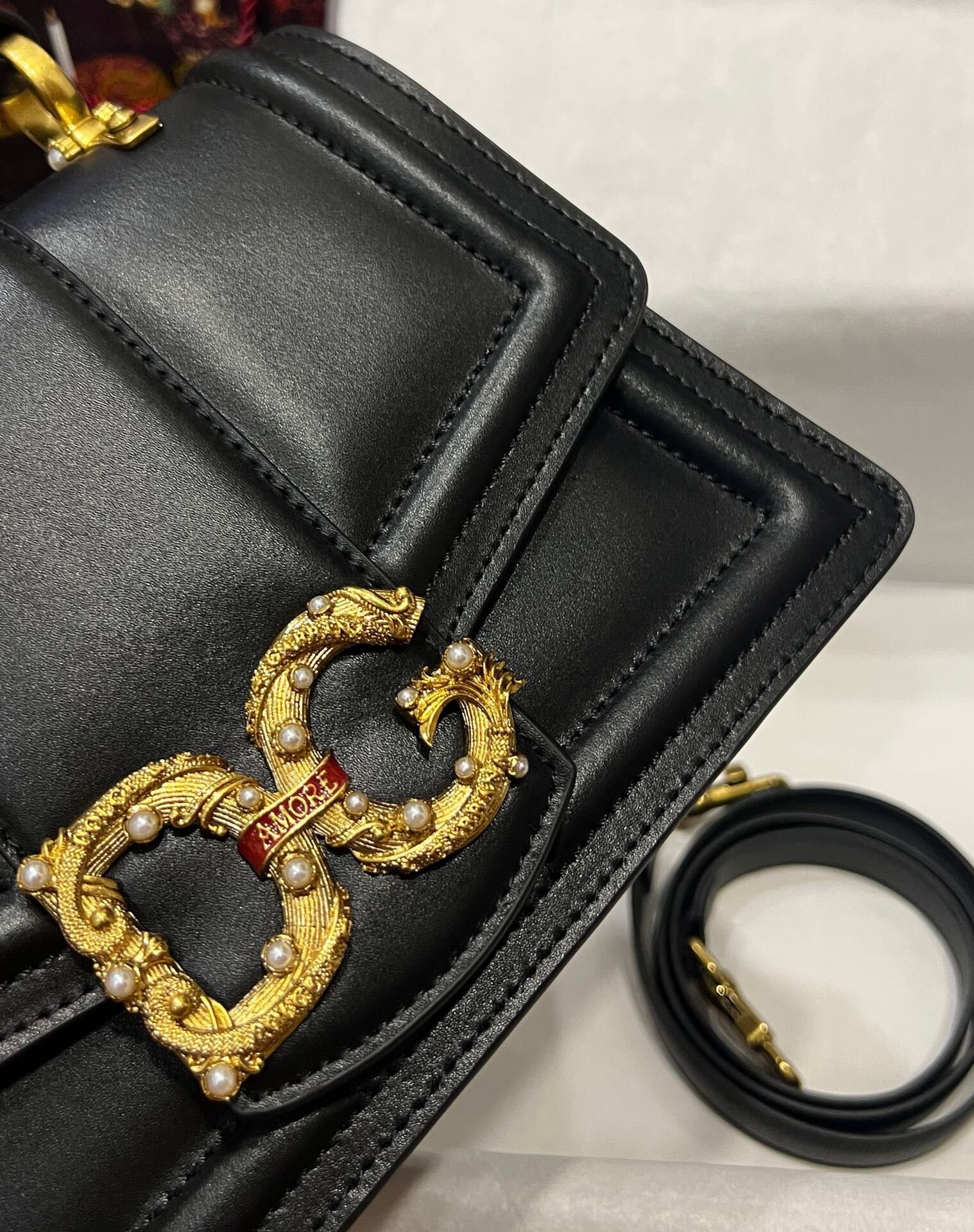 Dolce & Gabbana Amore Shoulder Bag In Black 27CM