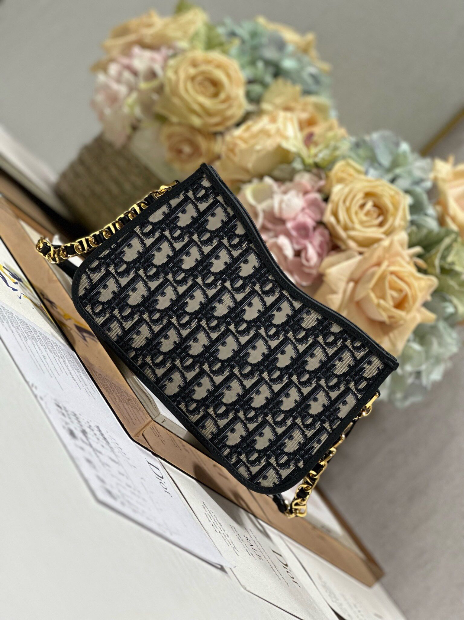 ch**an D*or cd signature hobo mini chain bag 23.5x14.5x6cm