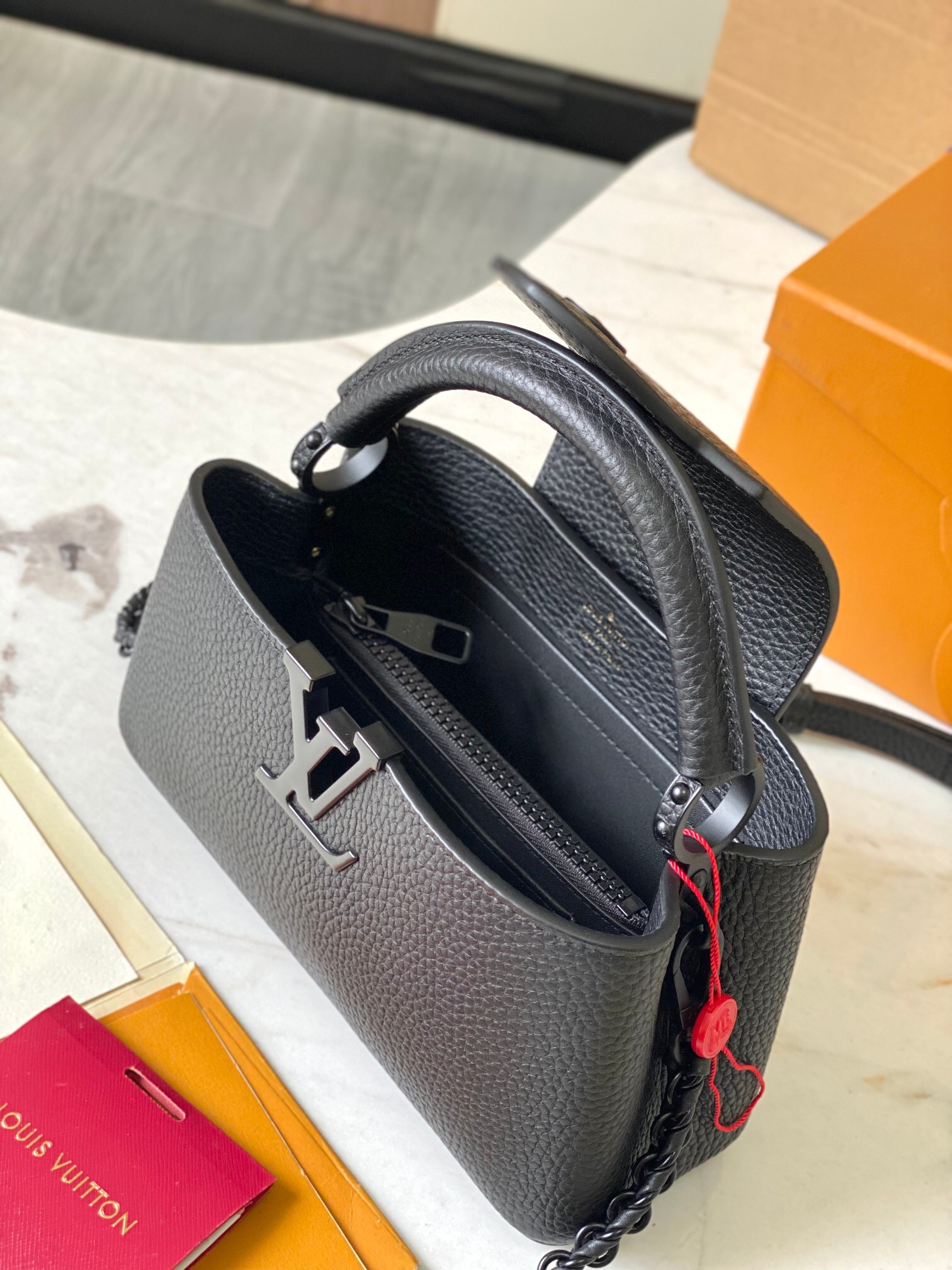LV Capucines East-West Mini bag M23955 22x12x8cm