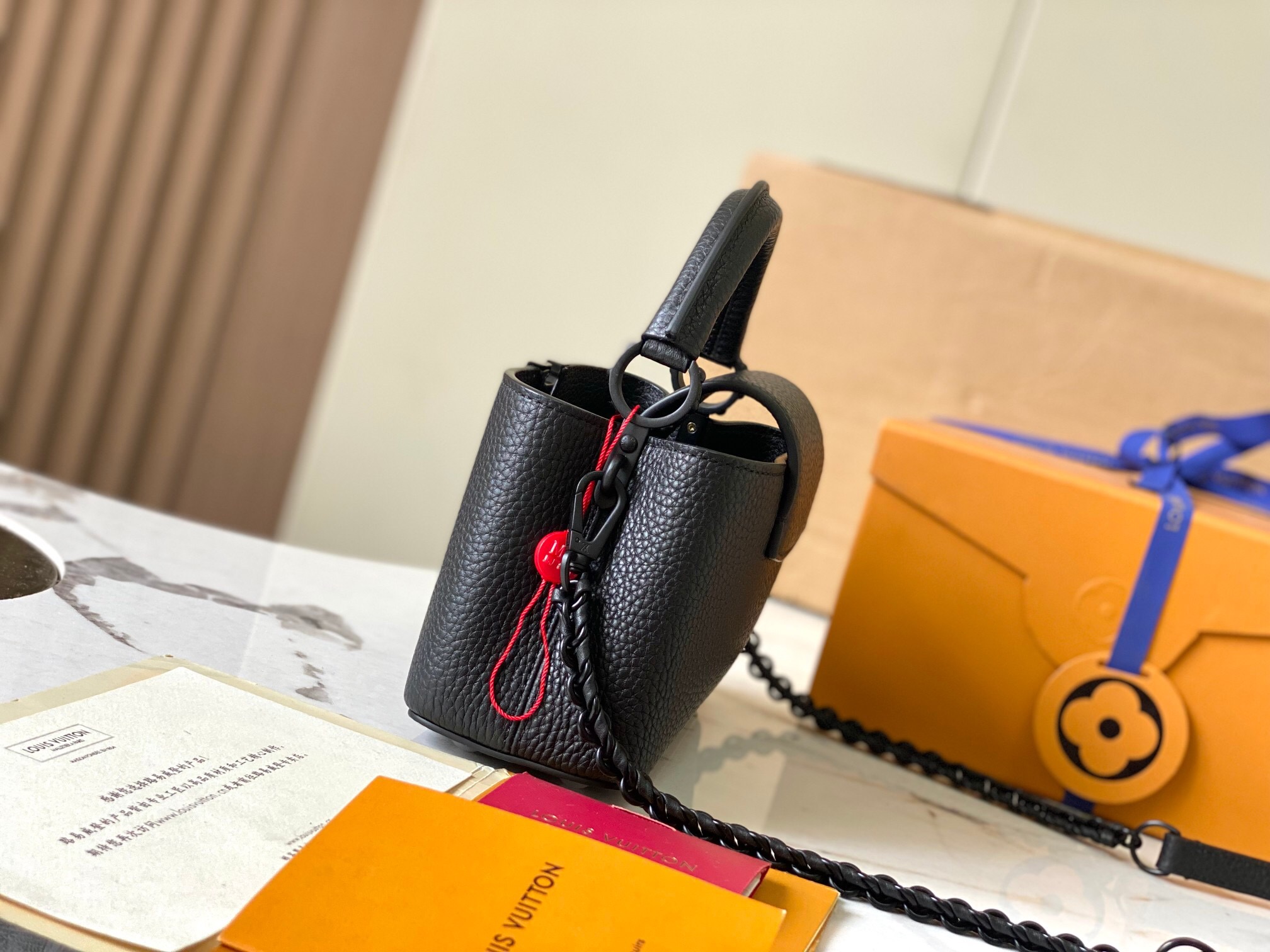 LV Capucines East-West Mini bag M23955 22x12x8cm