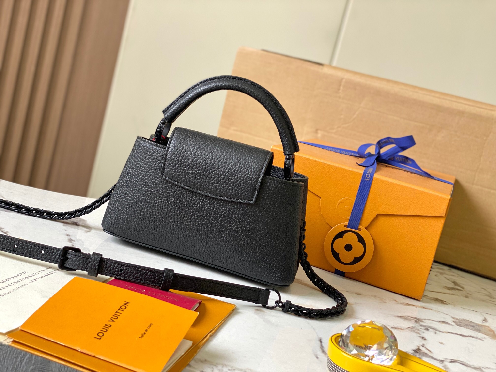 LV Capucines East-West Mini bag M23955 22x12x8cm