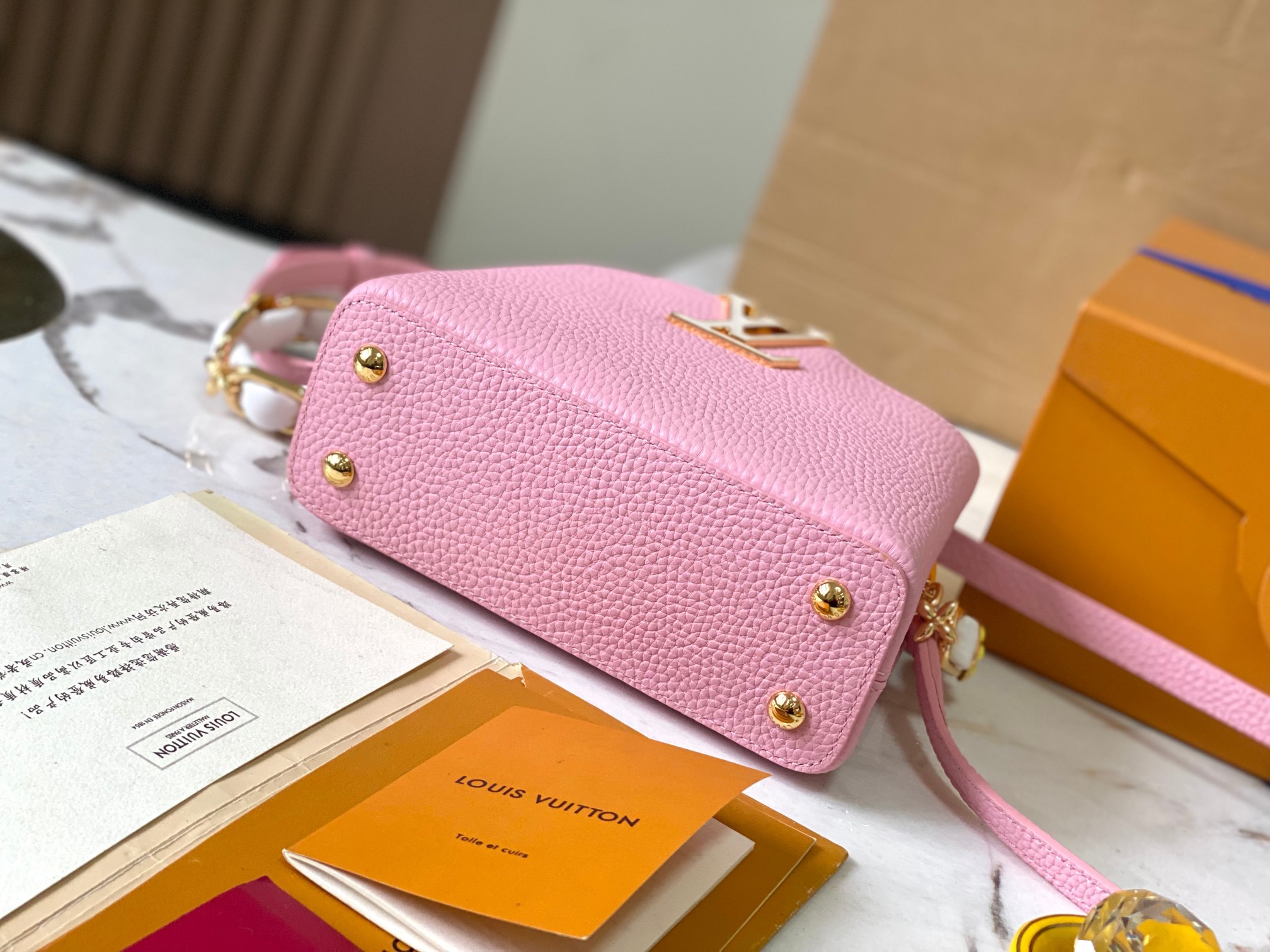 LV Capucines Mini bag M23363 21x14x8cm