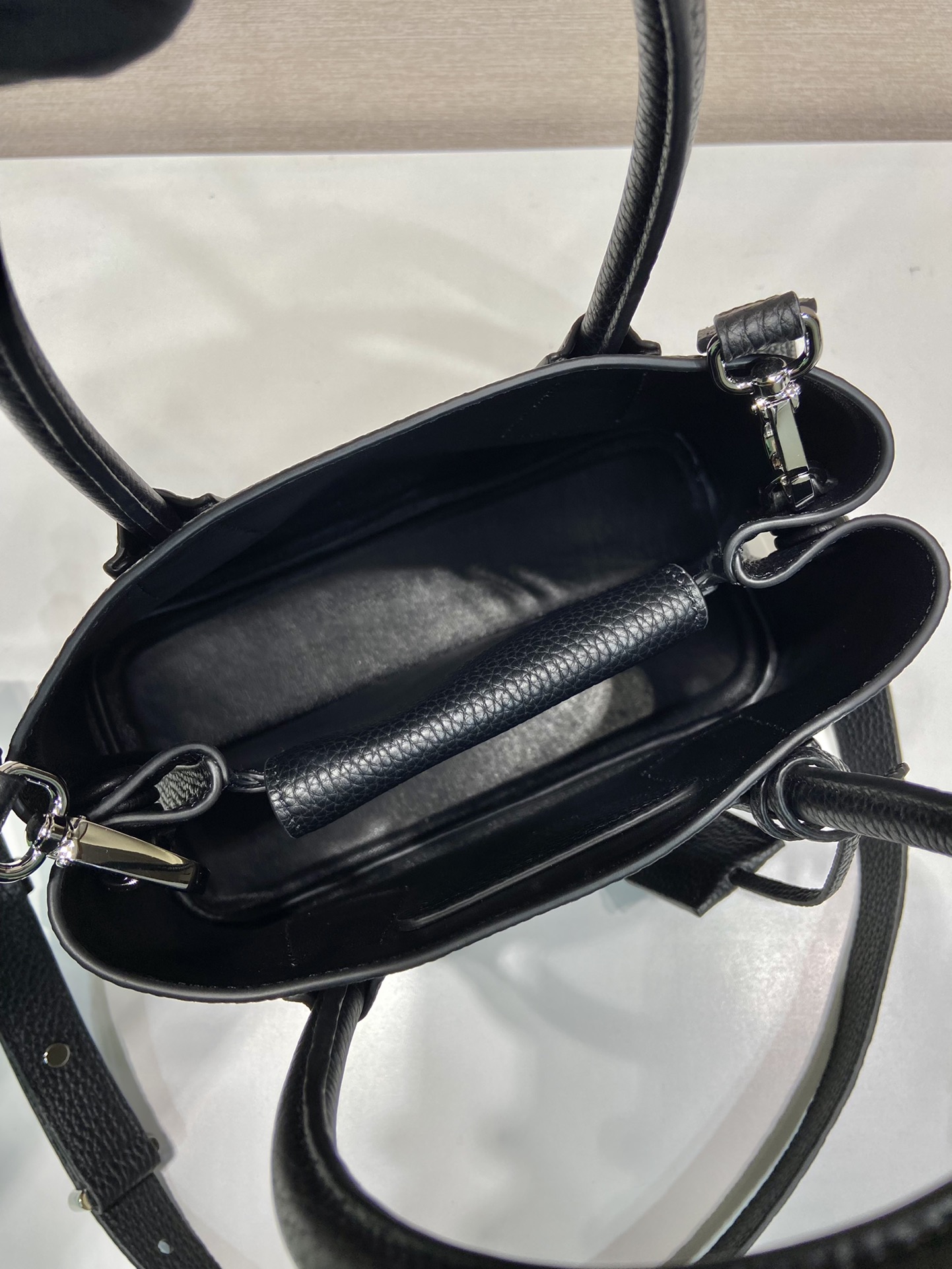 Pra*a crossbody bag 25*18.5*12.5cm 2024030601