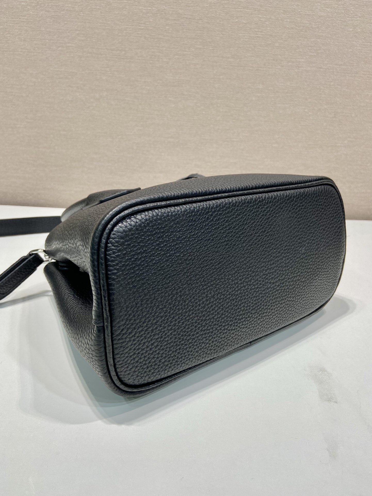 Pra*a crossbody bag 25*18.5*12.5cm 2024030601