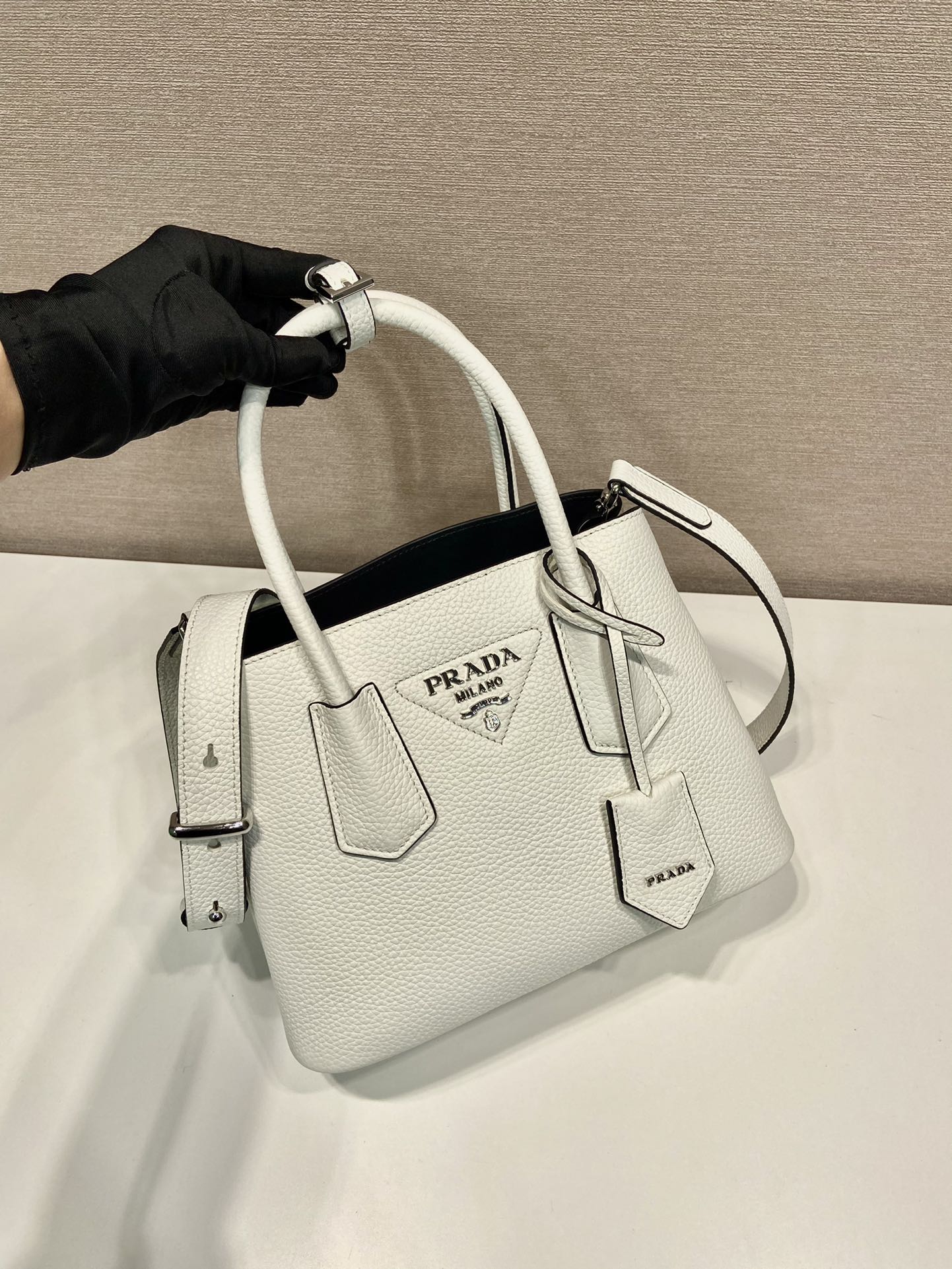 Pra*a crossbody bag 25*18.5*12.5cm 2024030602