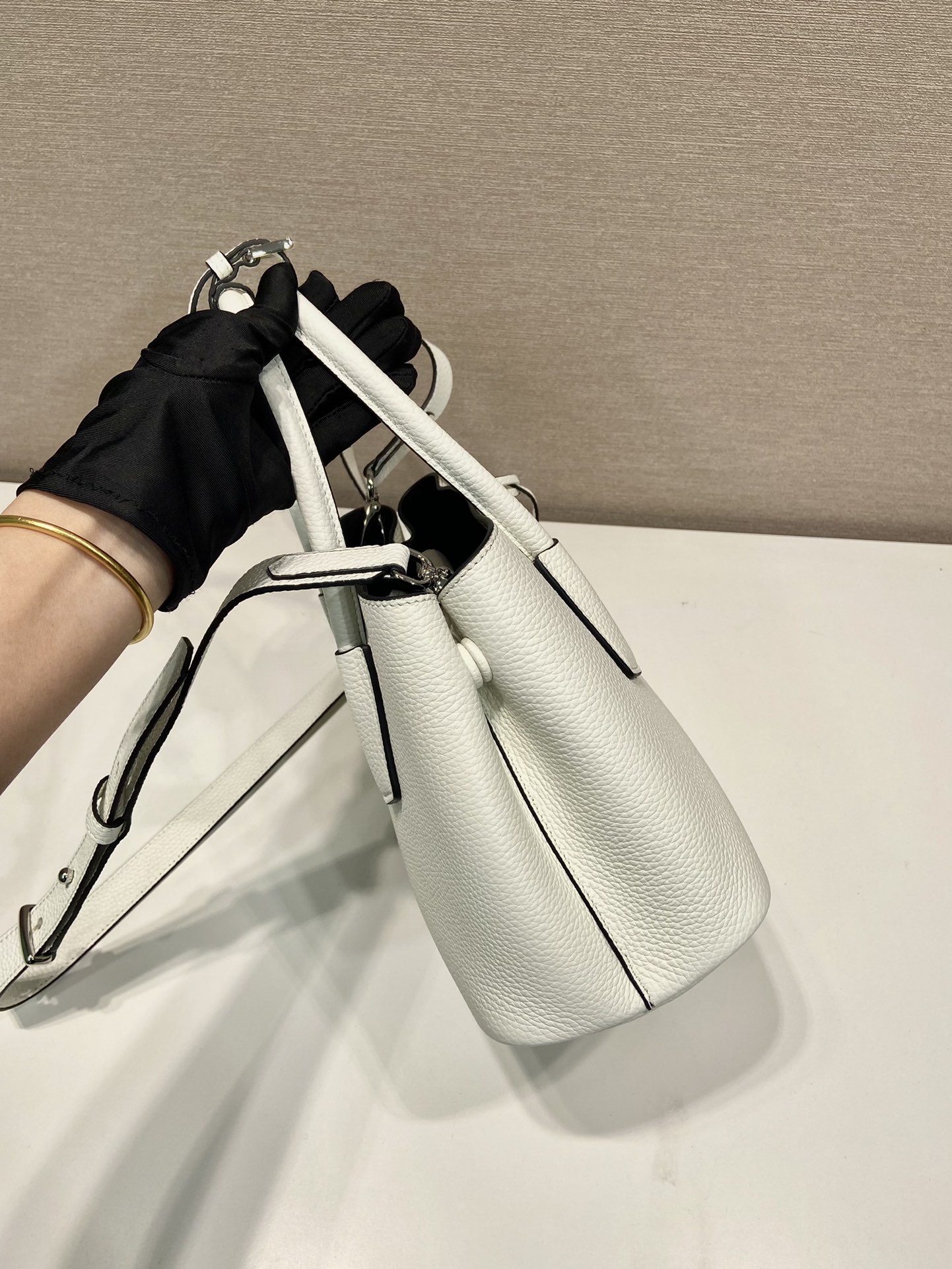 Pra*a crossbody bag 25*18.5*12.5cm 2024030602