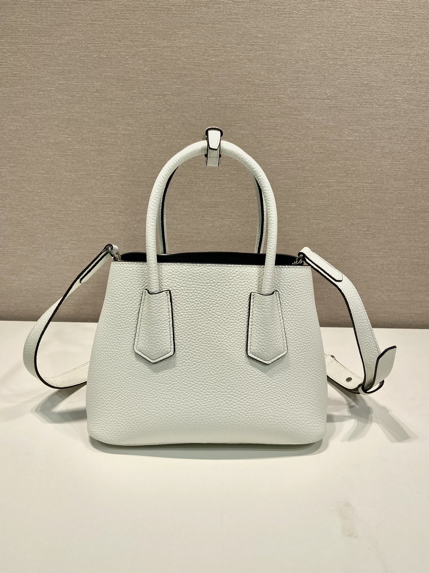 Pra*a crossbody bag 25*18.5*12.5cm 2024030602
