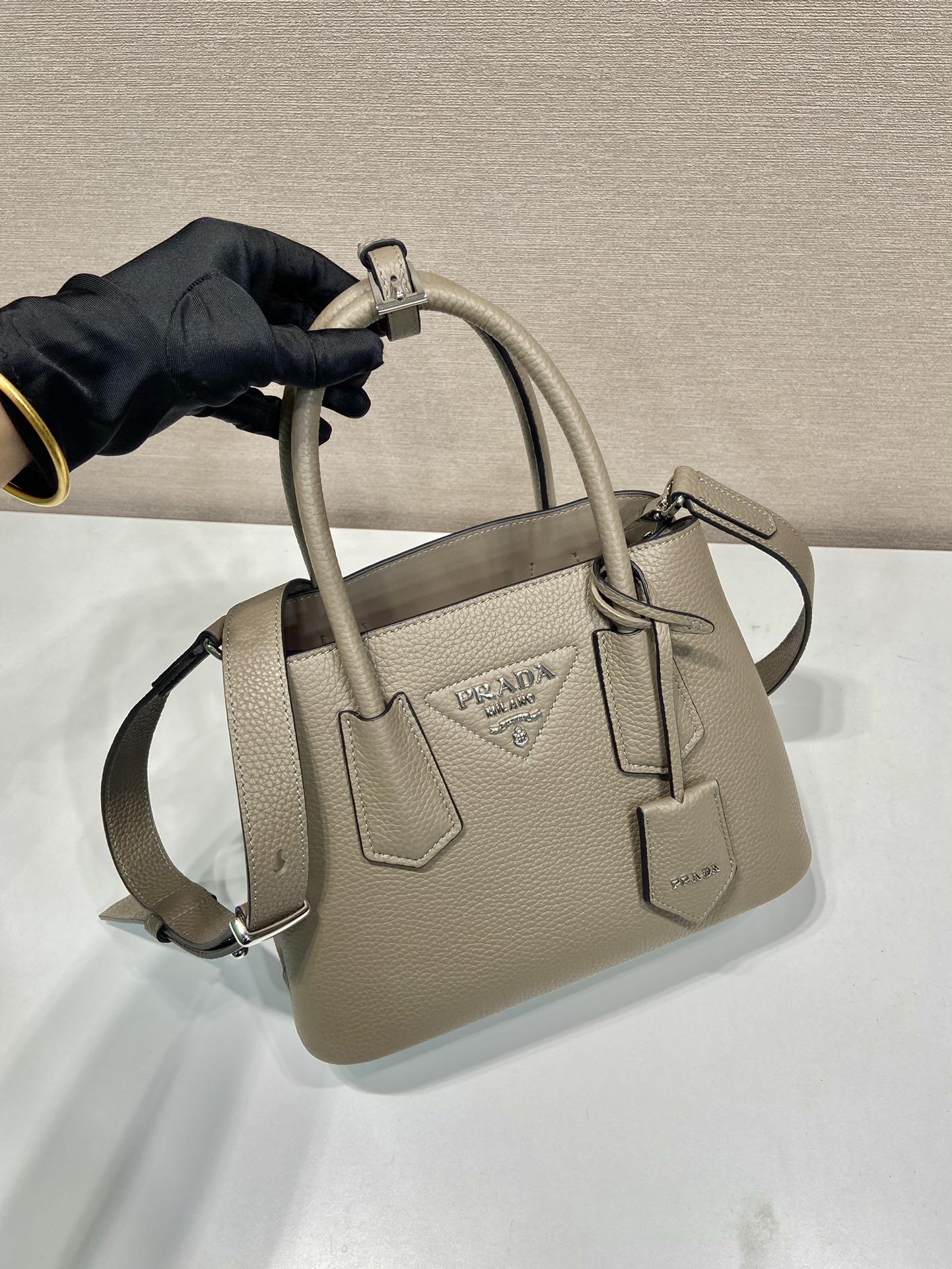 Pra*a crossbody bag 25*18.5*12.5cm 2024030603