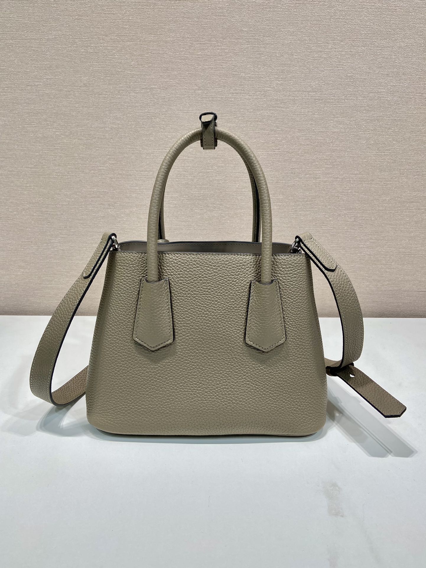 Pra*a crossbody bag 25*18.5*12.5cm 2024030603