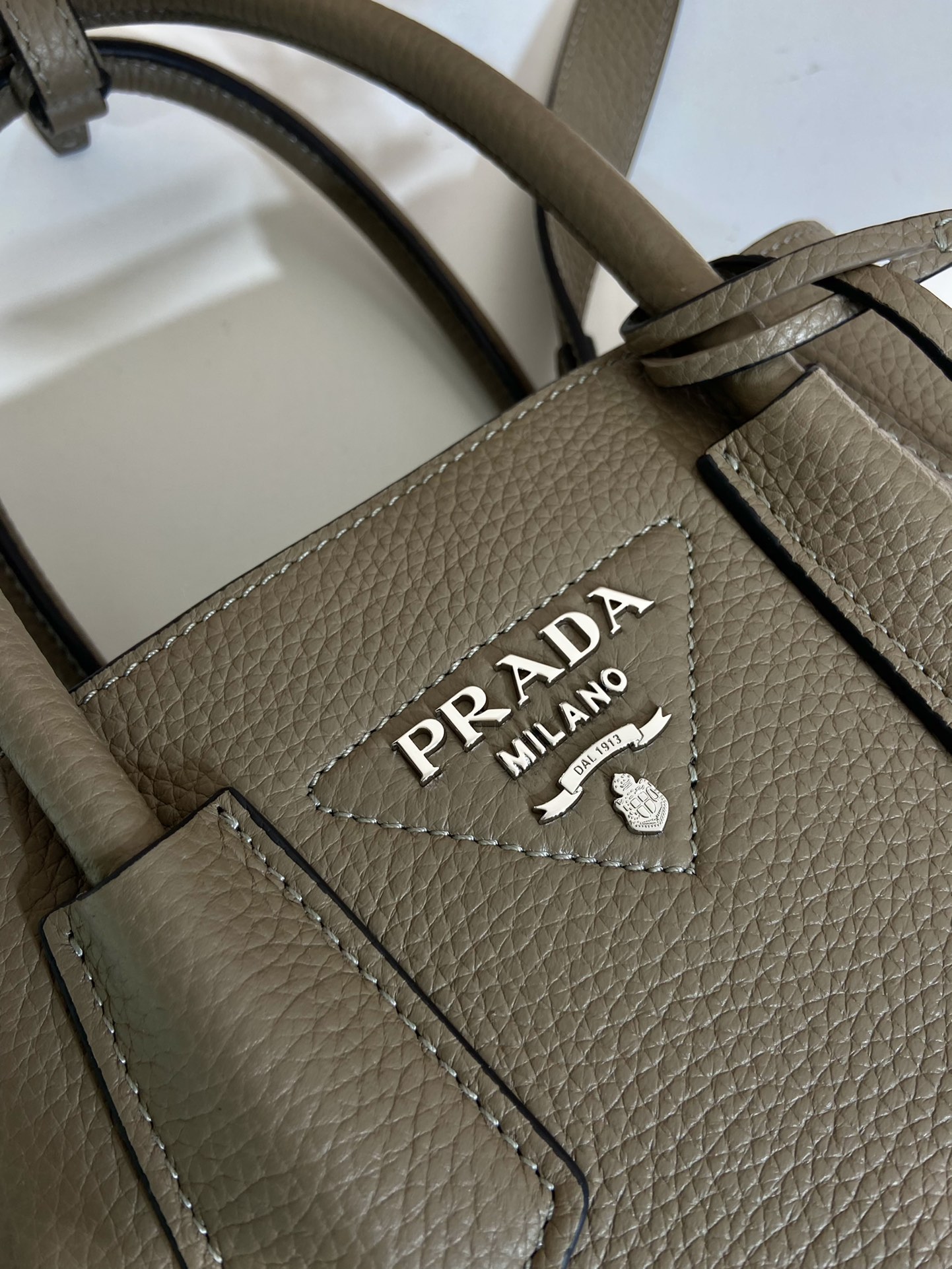 Pra*a crossbody bag 25*18.5*12.5cm 2024030603
