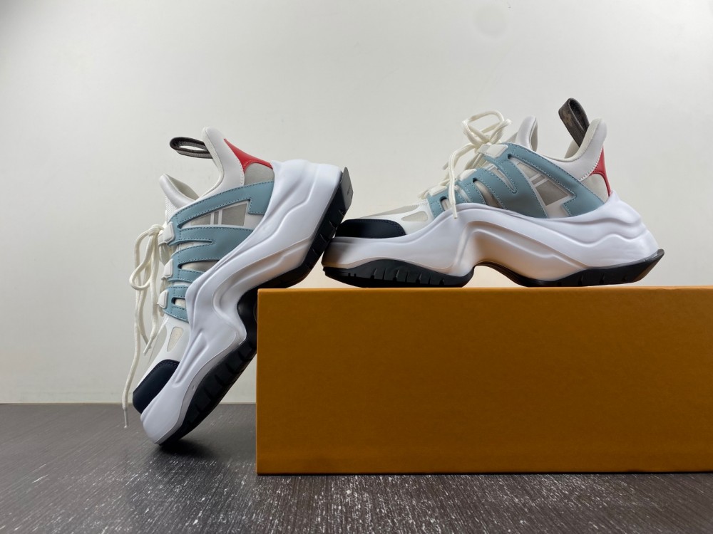 LV sneaker 2023030802