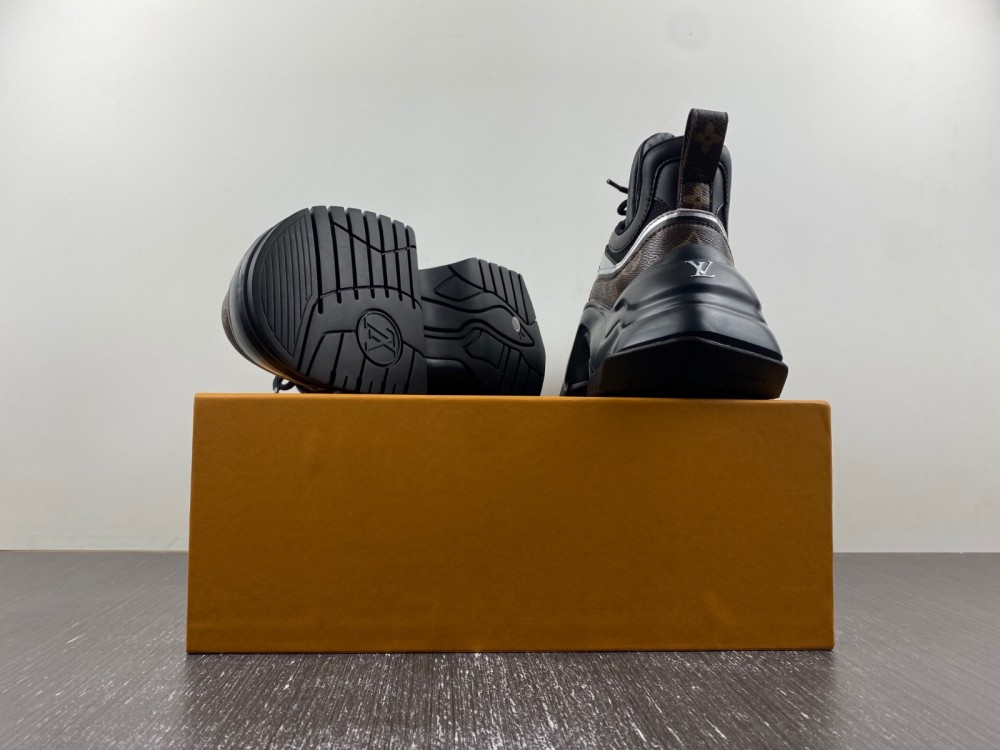 LV sneaker 2024030803