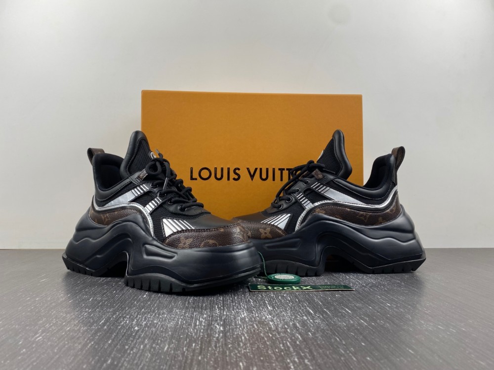LV sneaker 2024030803