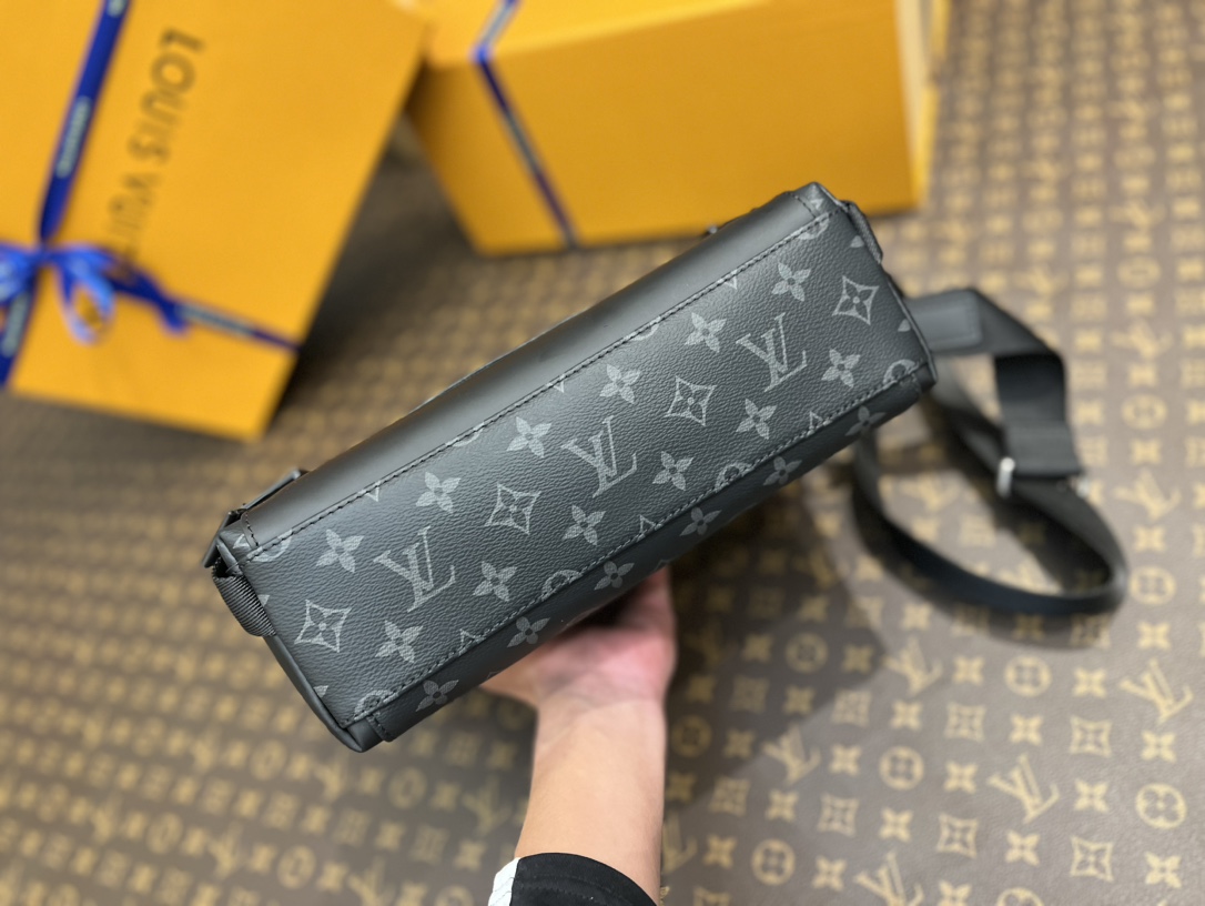 LV Messenger PM Voyager 33*22.5*11CM