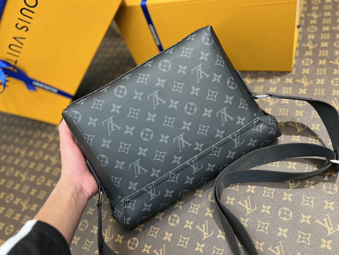 LV Messenger PM Voyager 33*22.5*11CM